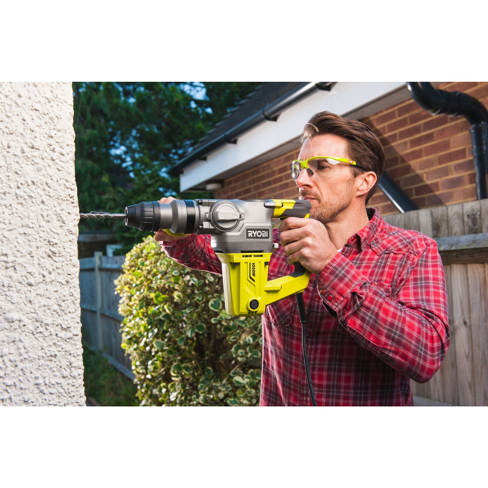 Ciocan rotopercutor SDS+ electric 1050 W Ryobi RSDS1050-K - in utilizare 1