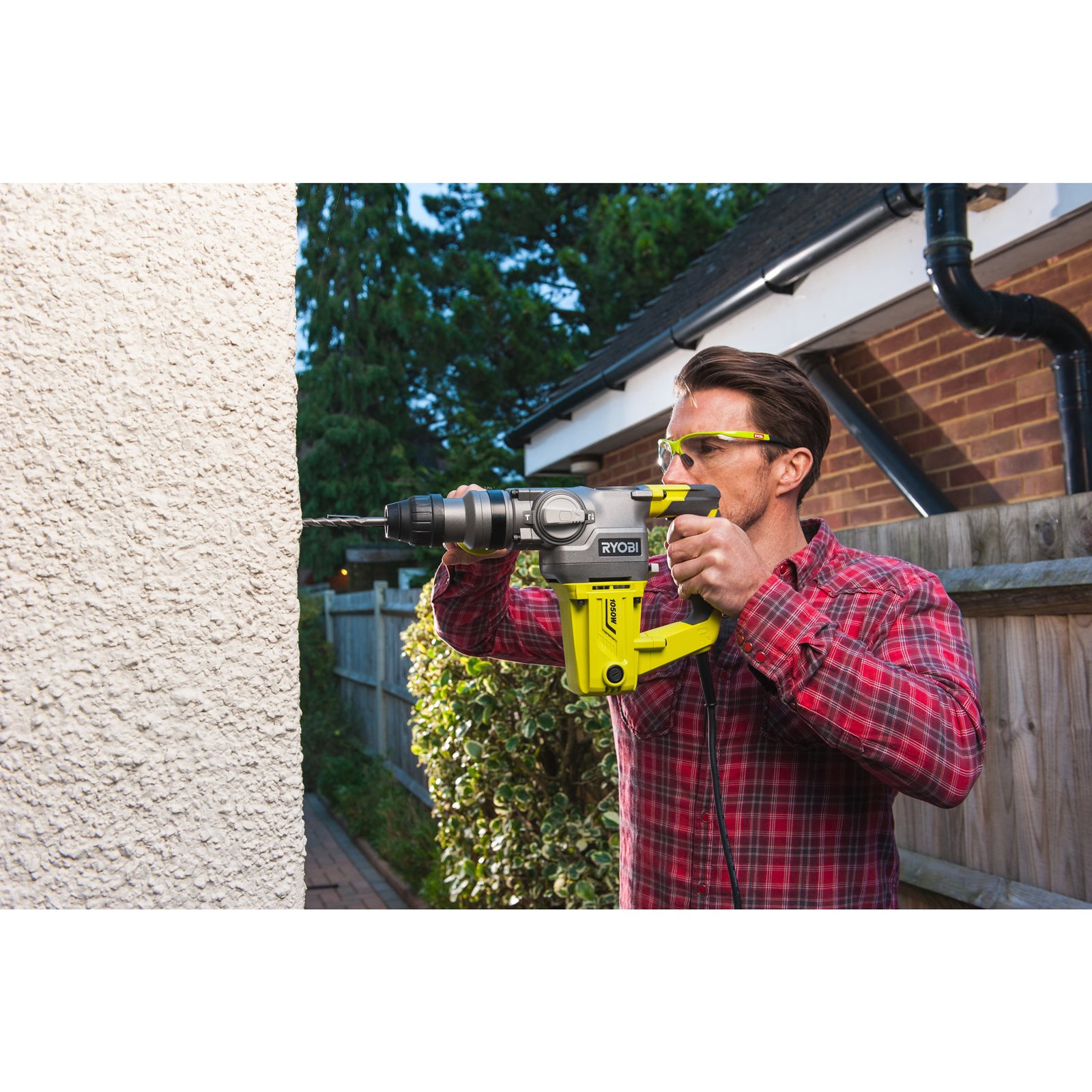 Ciocan rotopercutor SDS+ electric 1050 W Ryobi RSDS1050-K - in utilizare 4
