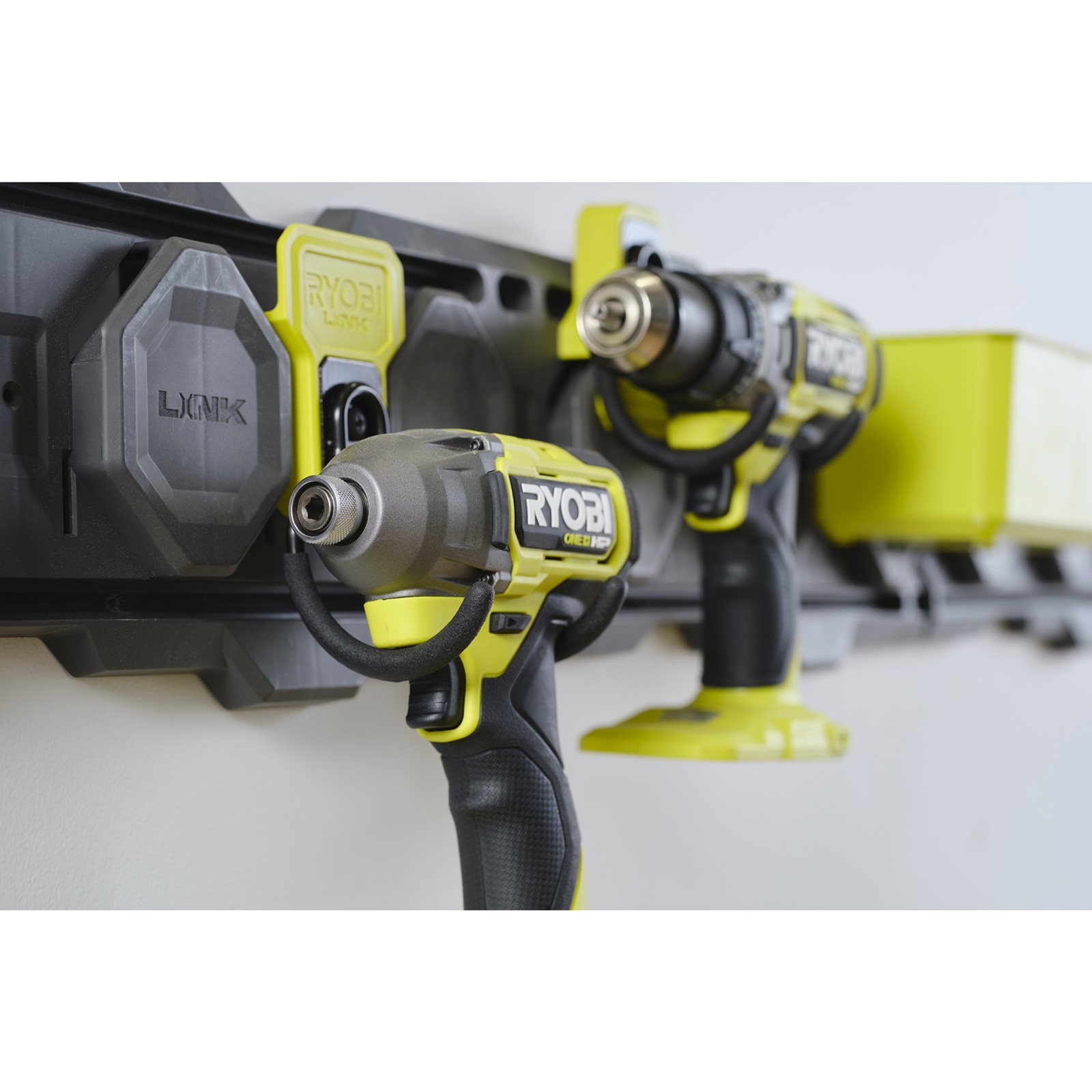 Cârlig reversibil pentru unelte Ryobi RSLW816 - in utilizare 1