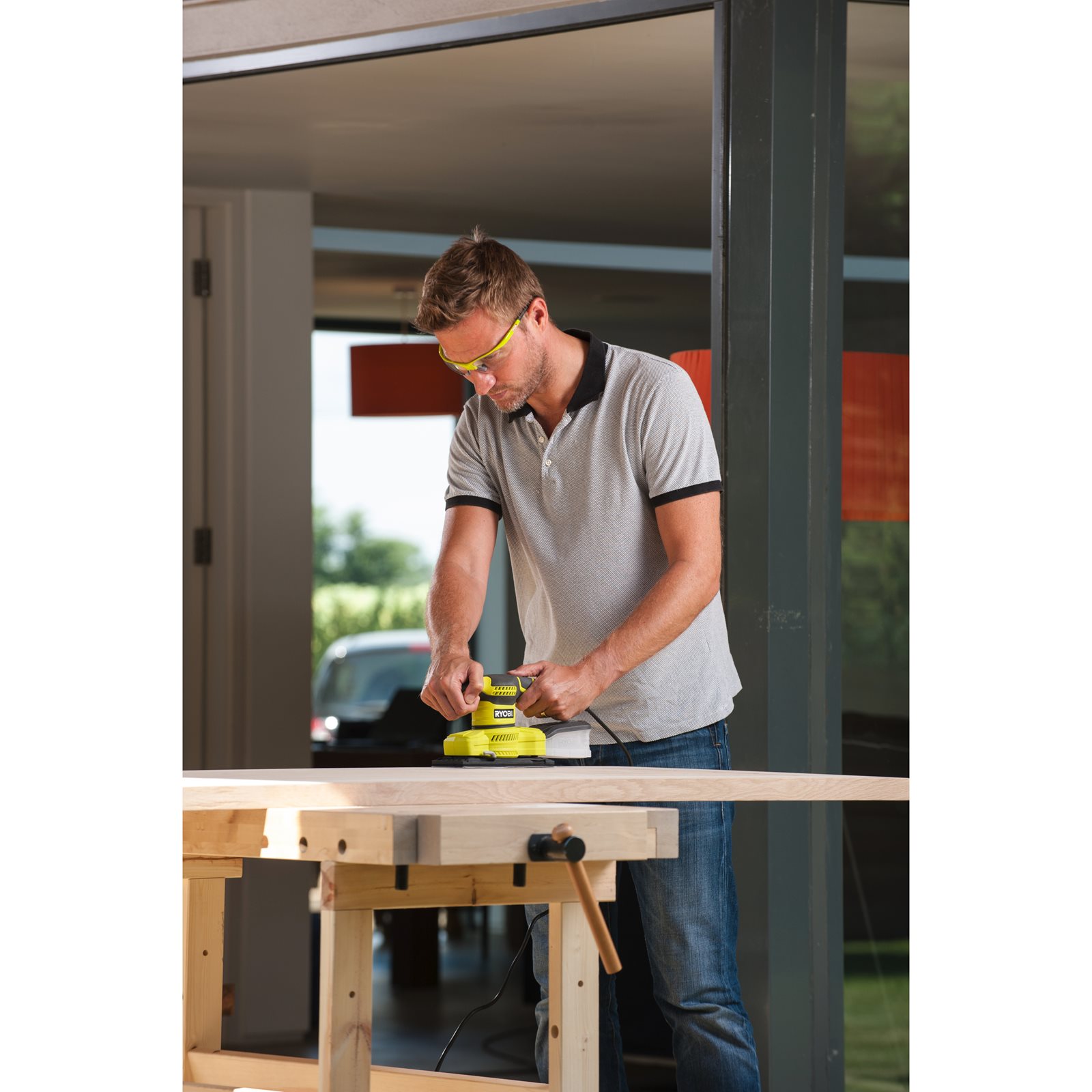 Mașină de șlefuit 1/3 200 W Ryobi RSS200-G - in utilizare 1