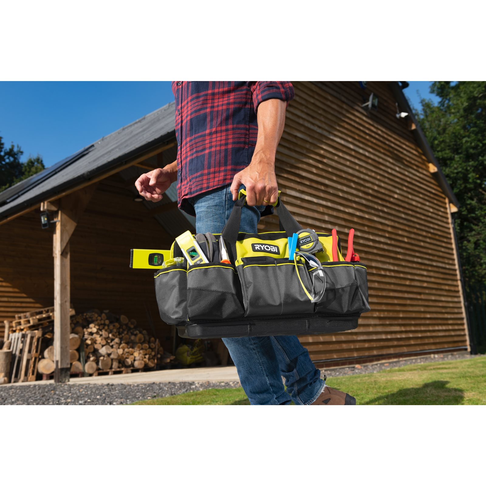 Geantă textilă medie pentru scule 33L Ryobi RSSMTB1 - in utilizare 1