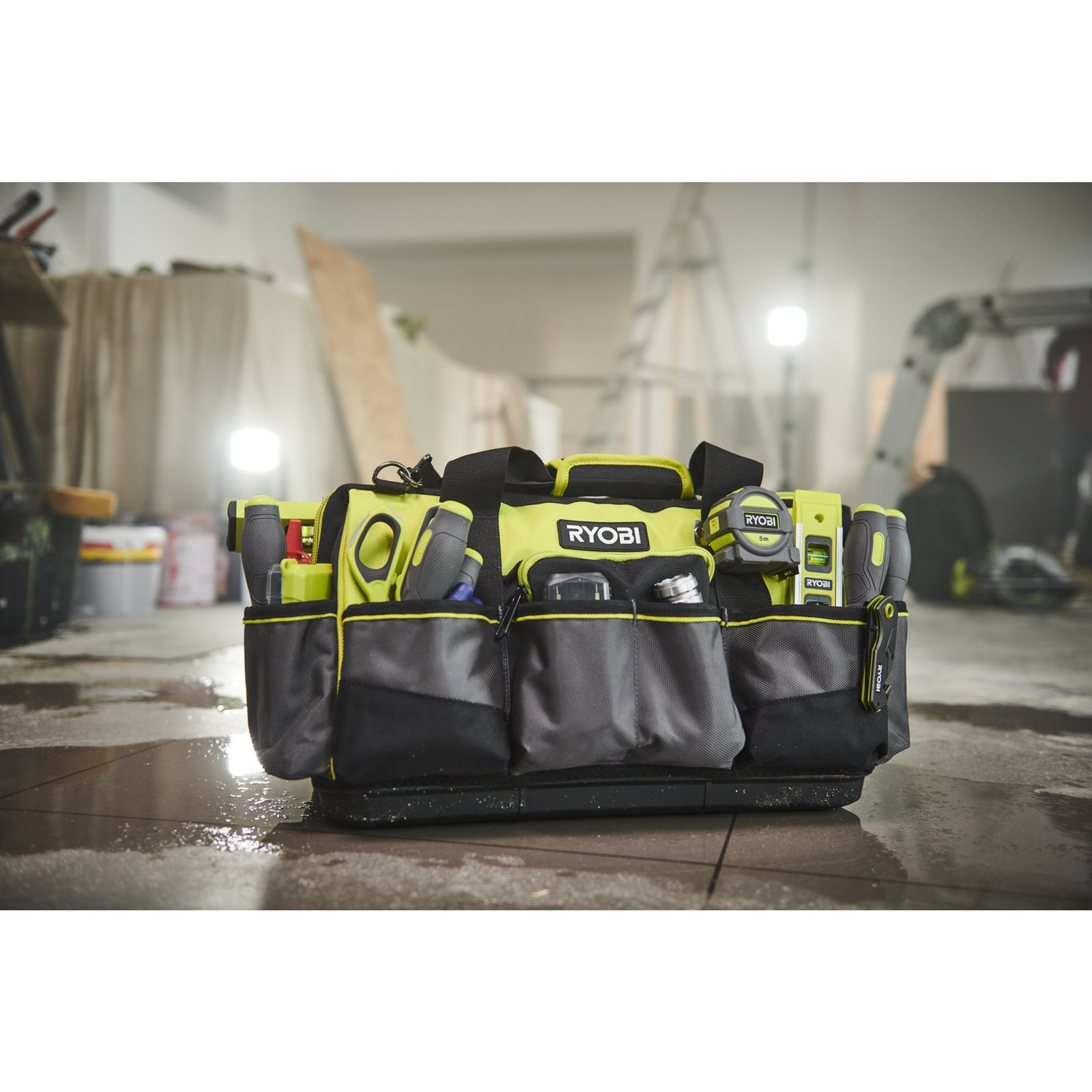 Geantă textilă medie pentru scule 33L Ryobi RSSMTB1 - in utilizare 2