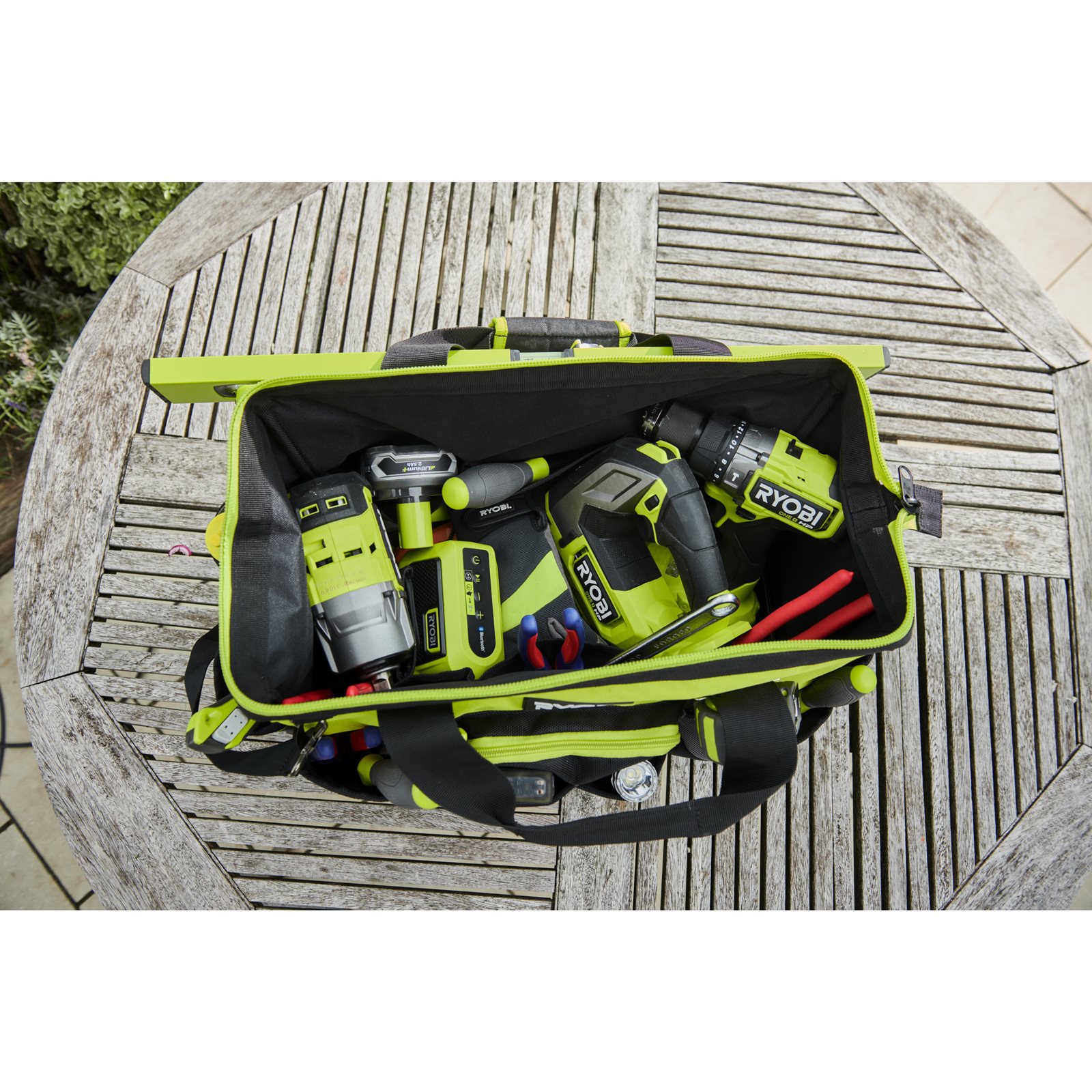 Geantă textilă medie pentru scule 33L Ryobi RSSMTB1 - in utilizare 4