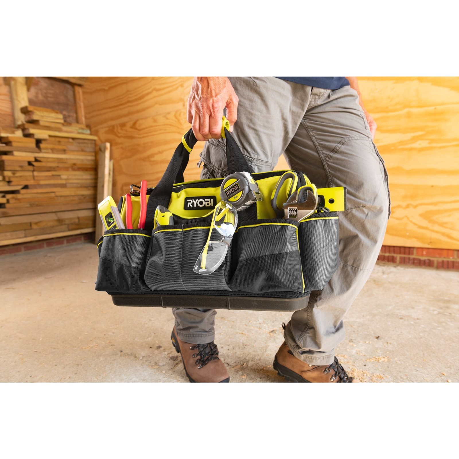 Geantă textilă medie pentru scule 33L Ryobi RSSMTB1 - in utilizare 6