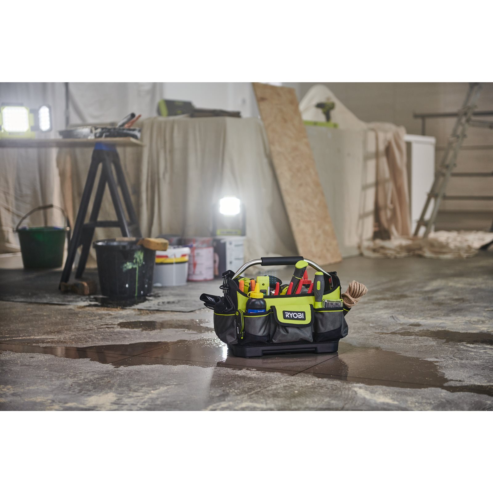 Geanta mică deschisă 17L Ryobi RSSSOT1 - in utilizare 3