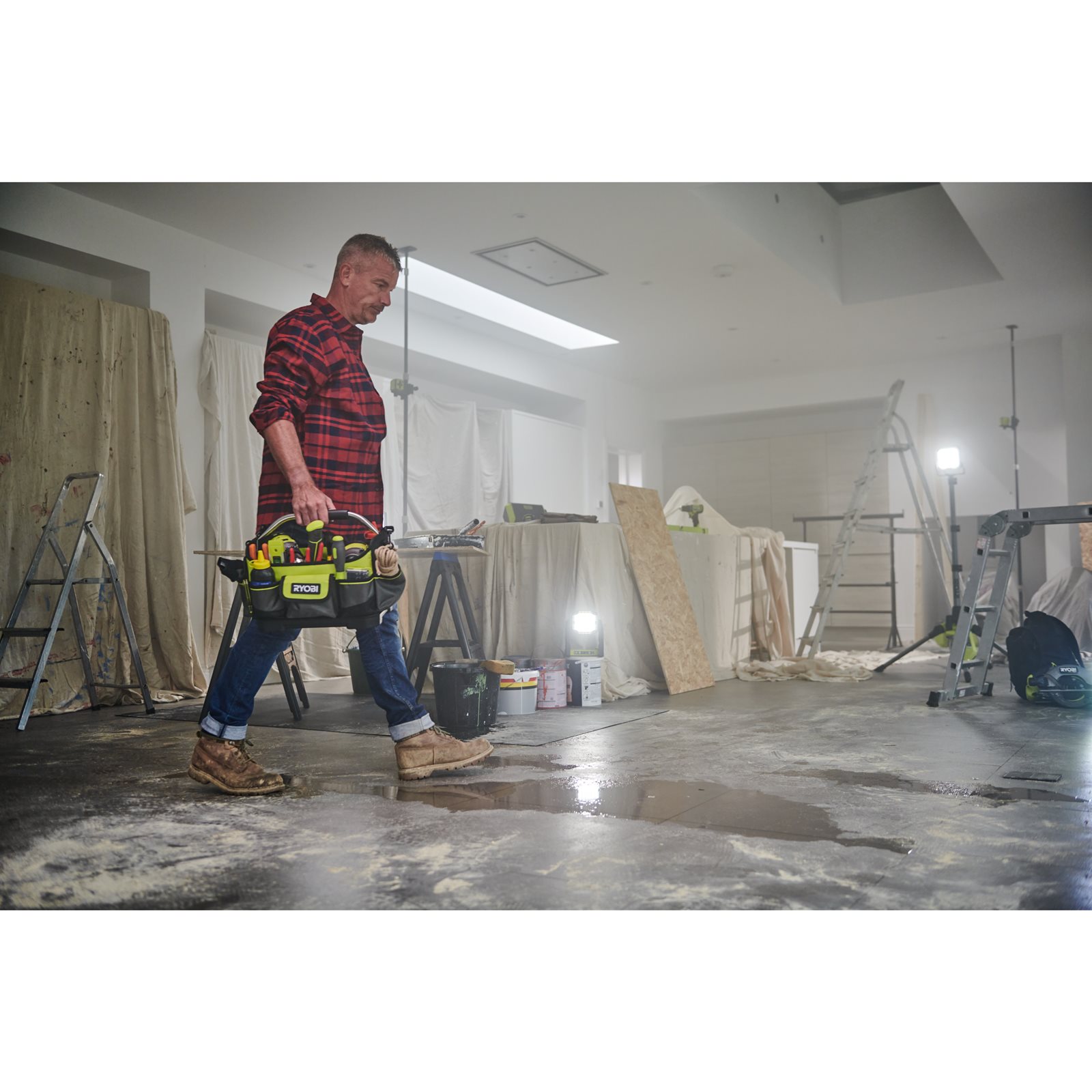 Geanta mică deschisă 17L Ryobi RSSSOT1 - in utilizare 4