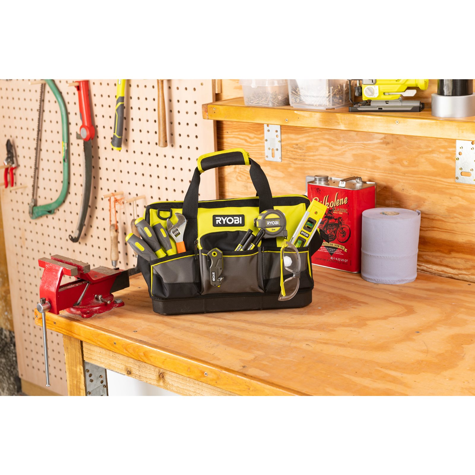 Geantă textilă mică pentru scule 22L Ryobi RSSSTB1 - in utilizare 3