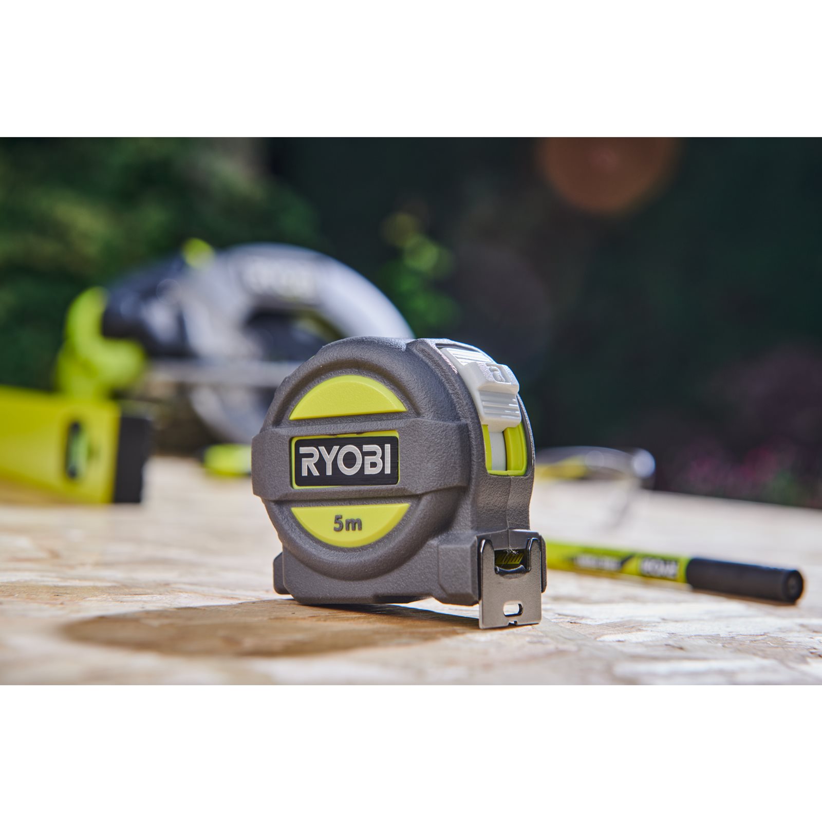 Ruletă 5m Ryobi RTM5M - in utilizare 2