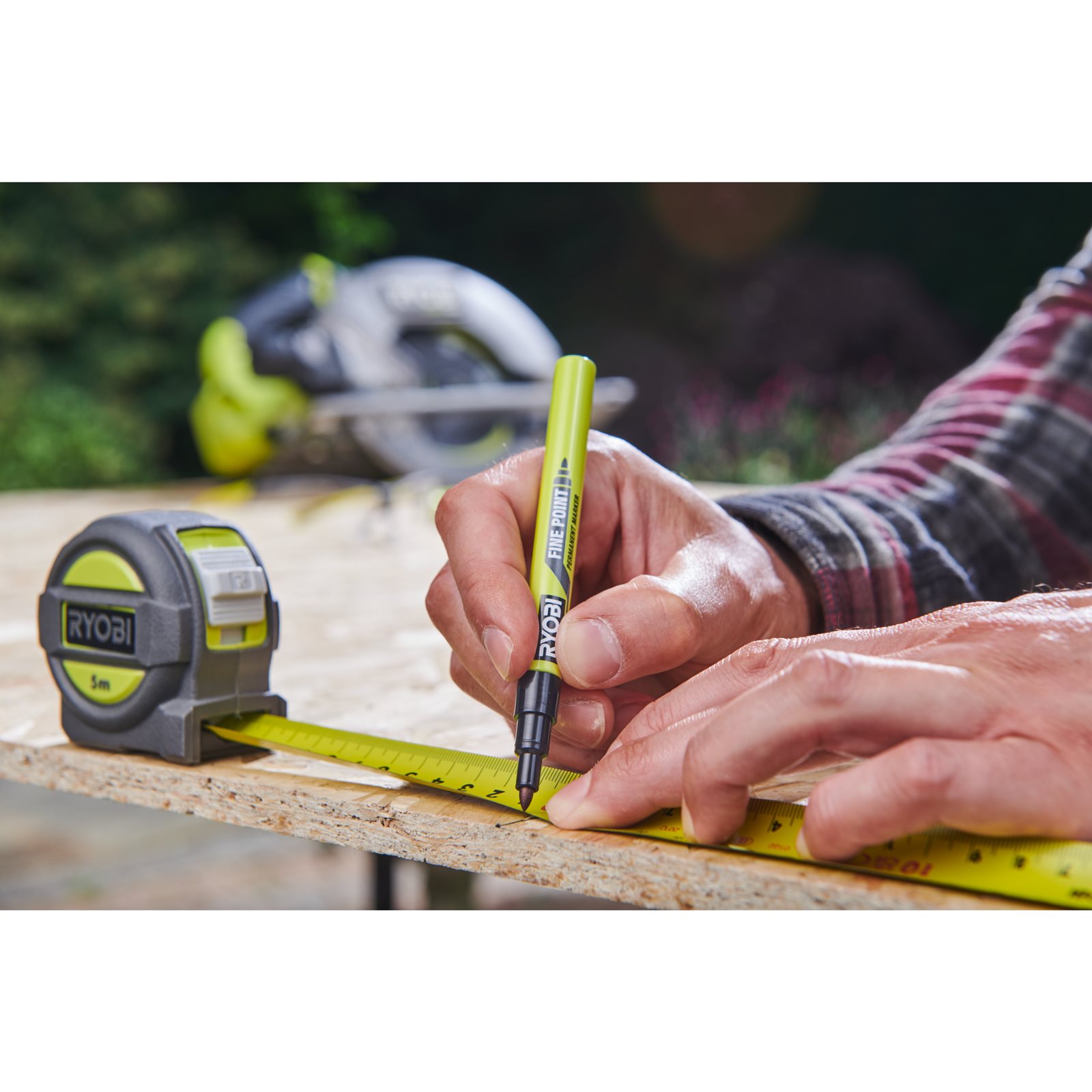 Ruletă 5m Ryobi RTM5M - in utilizare 3