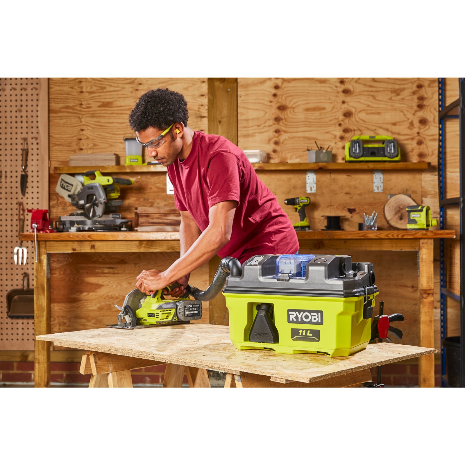 Aspirator uscat/apă 18V ONE+ Ryobi RV1811-0 - in utilizare 5
