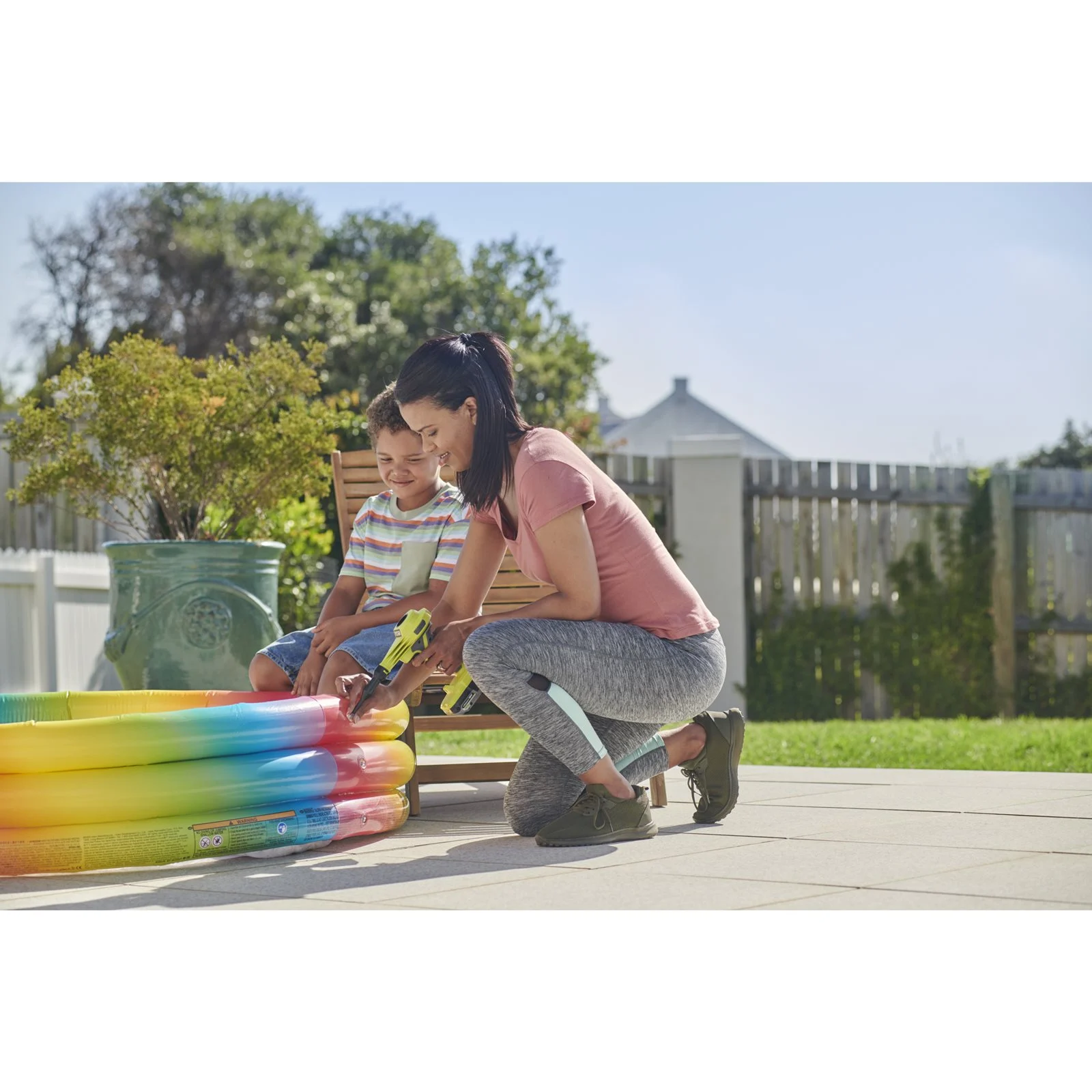 Pompe aer, pompe apă și compresoare Ryobi RVI18-0 - in utilizare 1