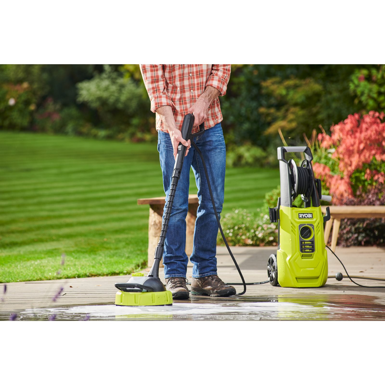 Aparat de spălare cu presiune 150 BAR Ryobi RY150PWA - in utilizare 4