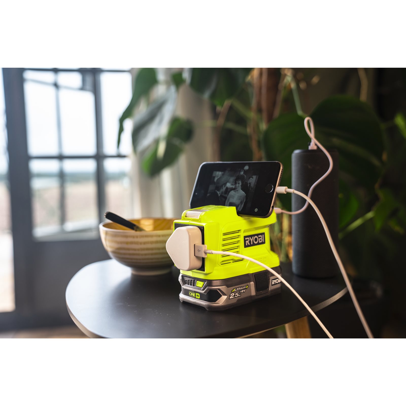 Invertor 150W PowerSource 18V ONE+ Ryobi RY18BI150A-0 - in utilizare 3