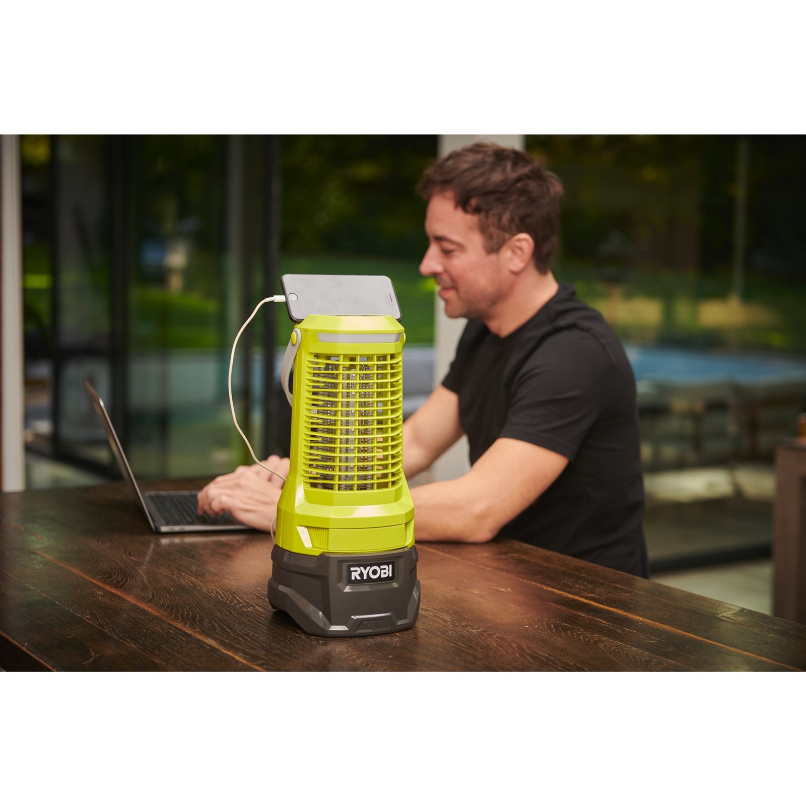 Aparat contra insectelor 18V fără cablu Ryobi RY18BZA-0 - in utilizare 4