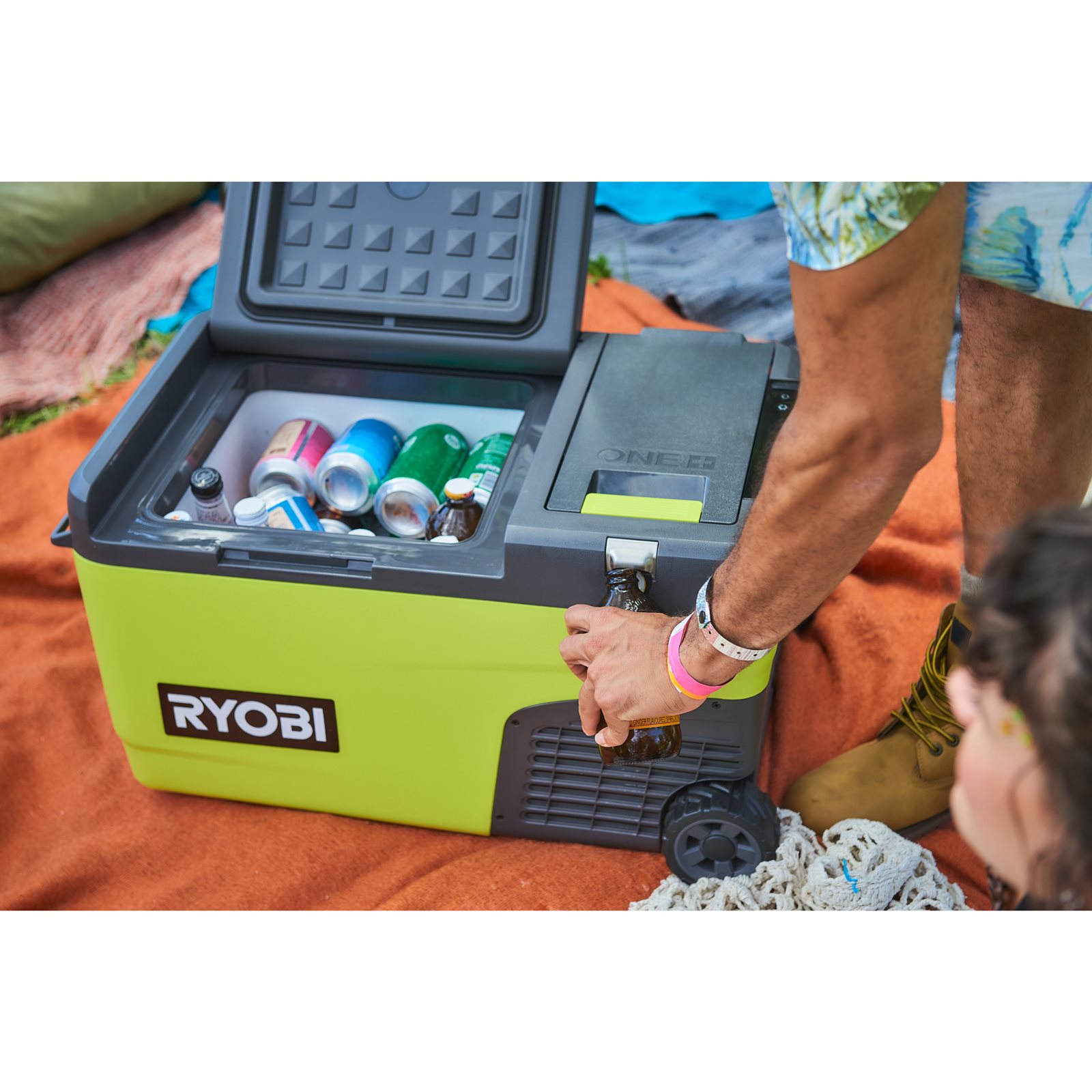 Răcitor electric 18V Ryobi RY18CB23A-0 - in utilizare 4
