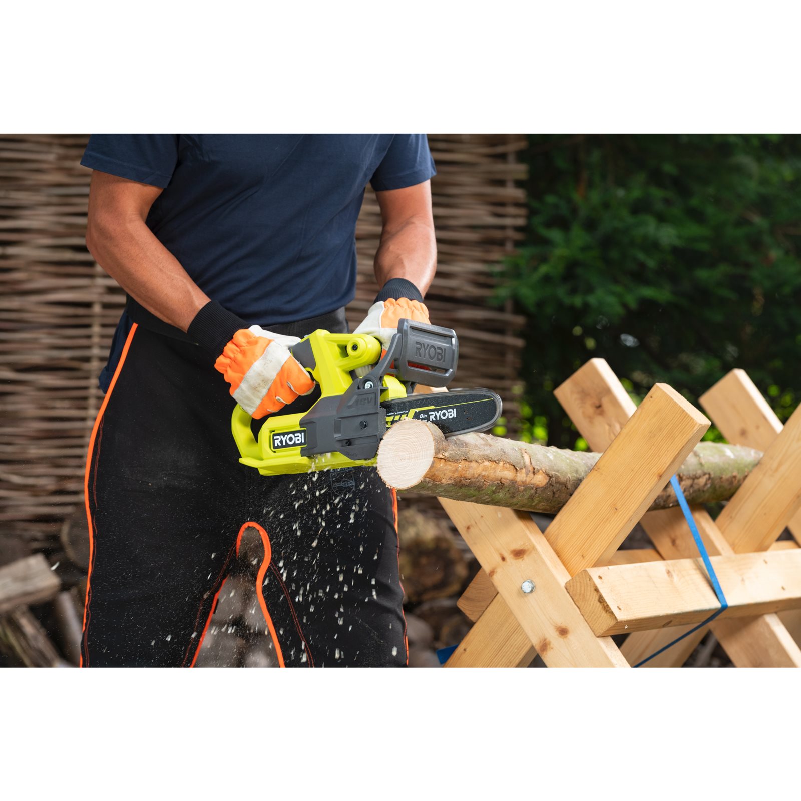 Fierăstrău cu lanț 18V ONE+, bară 20cm Ryobi RY18CS20A-0 - in utilizare 1