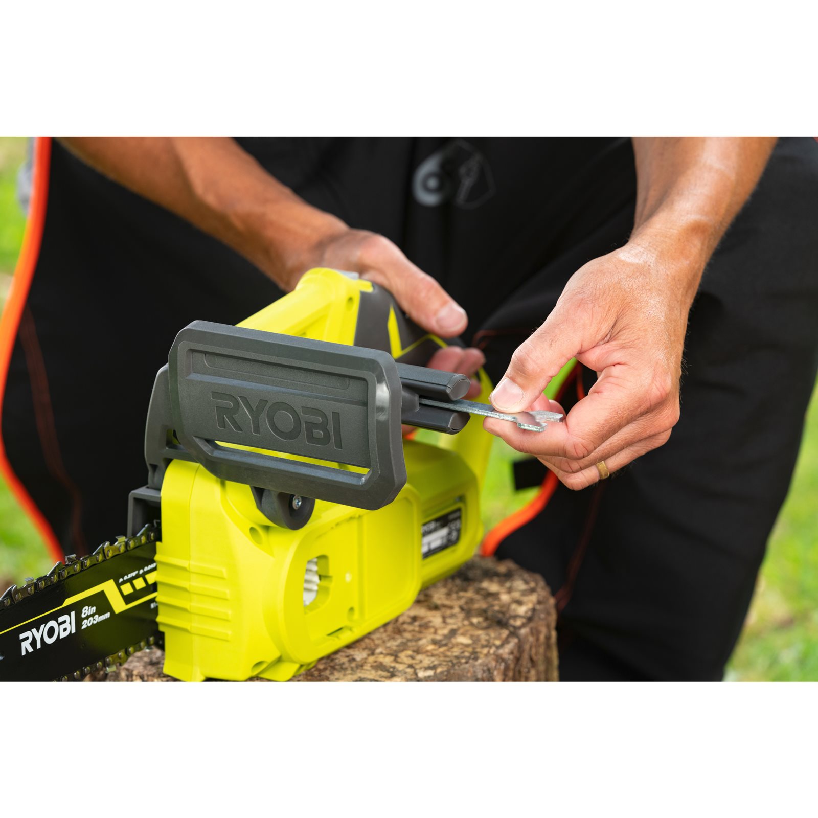 Fierăstrău cu lanț 18V ONE+, bară 20cm Ryobi RY18CS20A-0 - in utilizare 4
