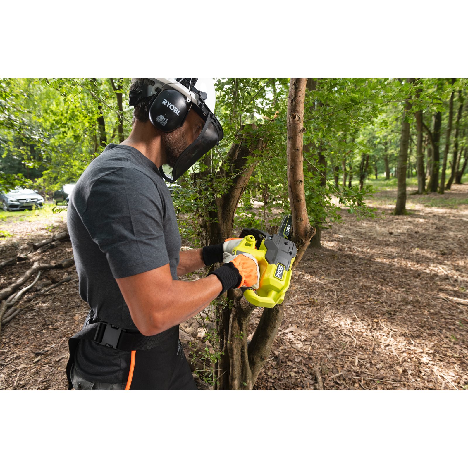 Fierăstrău cu lanț 18V ONE+, bară 20cm Ryobi RY18CS20A-0 - in utilizare 7