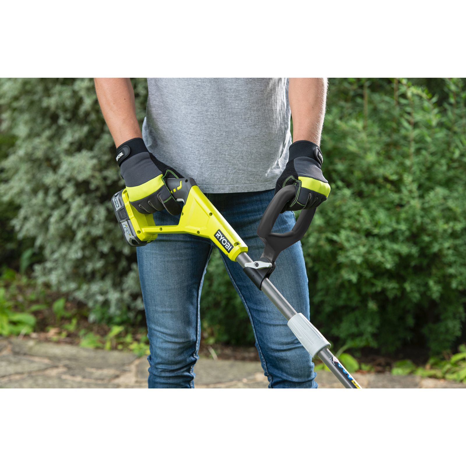 Trimmer pentru marginea peluzei 18V ONE+ Ryobi RY18EGA-0 - in utilizare 4