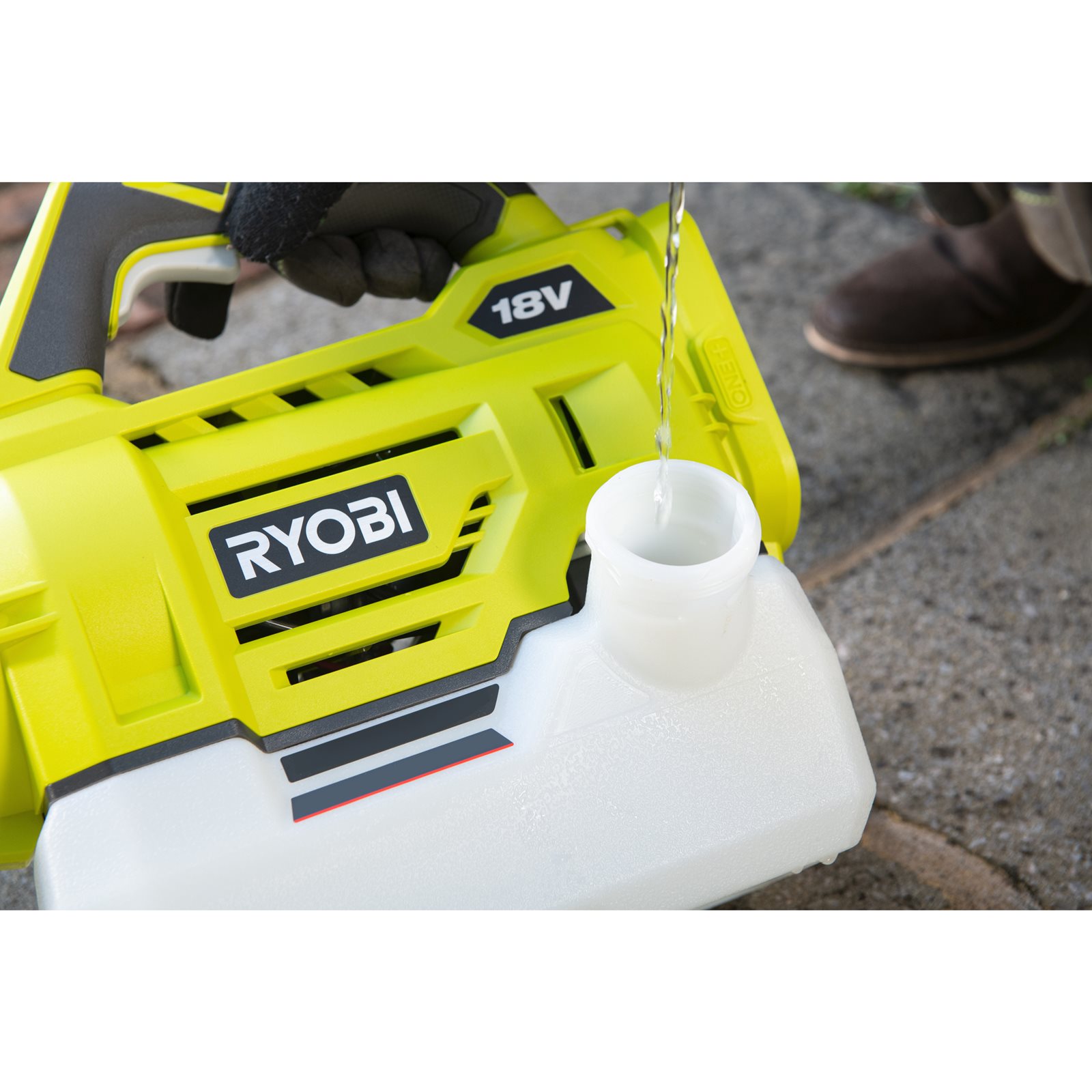 Nebulizator 18V ONE+ Ryobi RY18FGA-0 - in utilizare 6