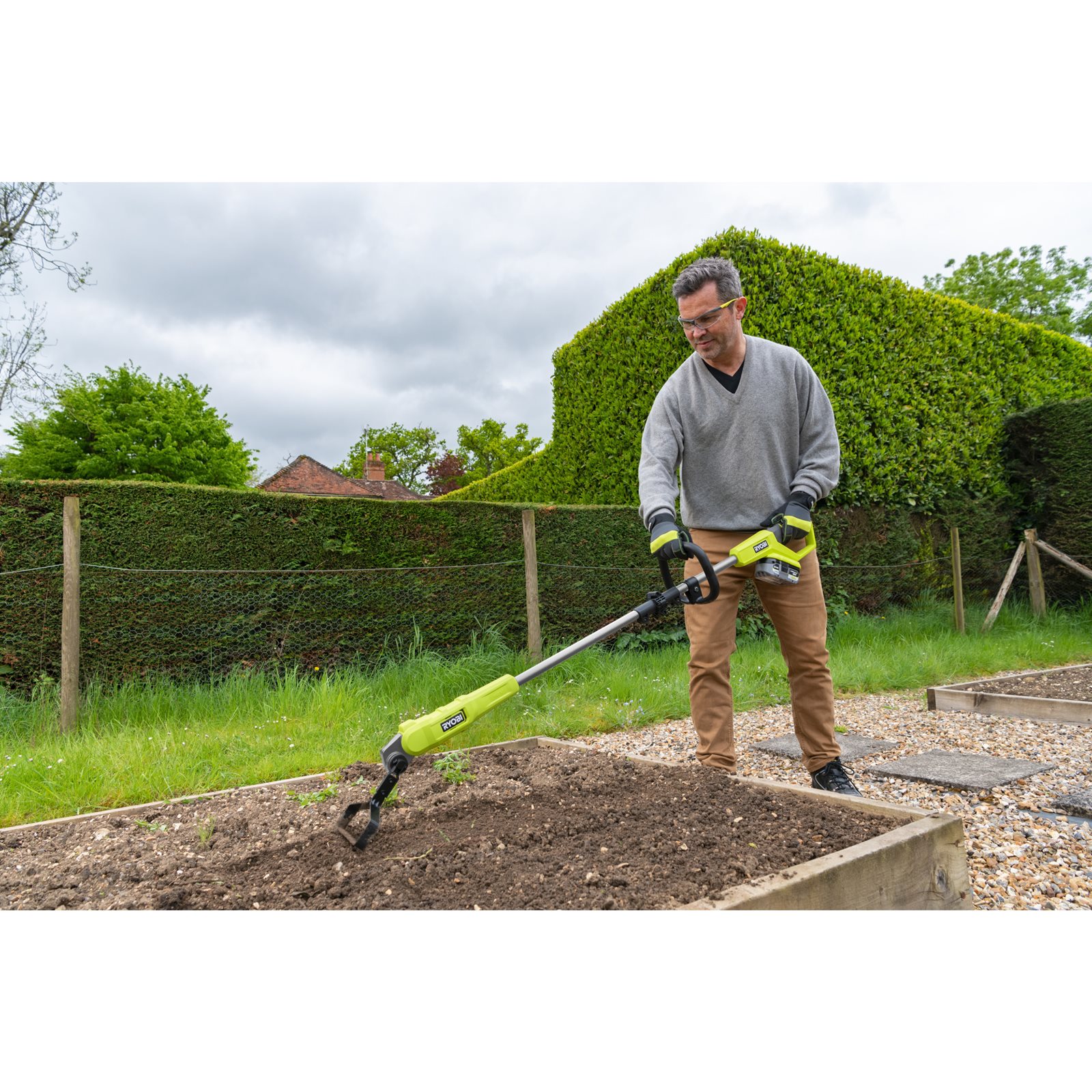 Cultivatoare Ryobi RY18GHA-0 - in utilizare 2