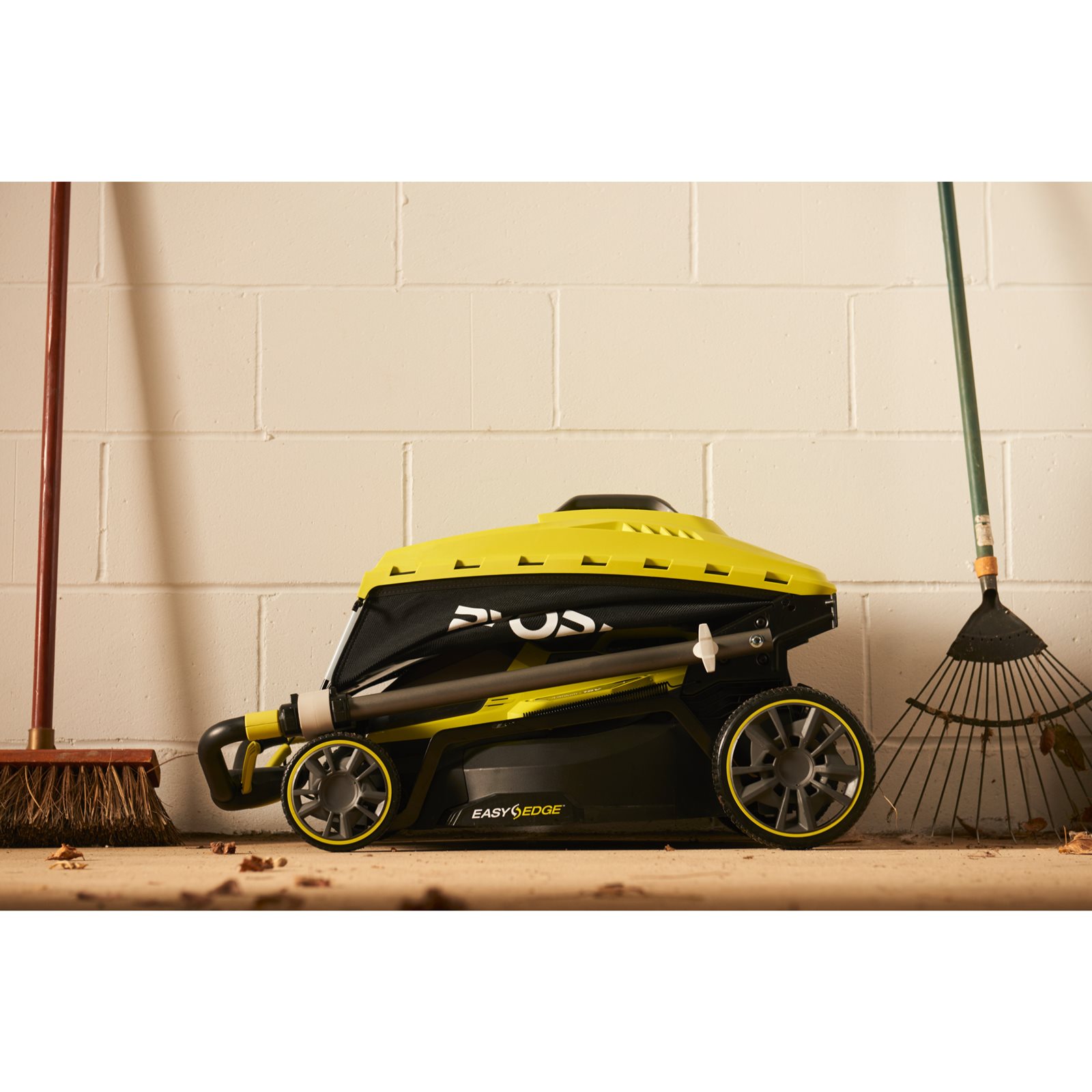 Mașină de tuns gazonul 18V ONE+, motor fără perii, punte 37cm Ryobi RY18LMX37A-0 - detaliu 3