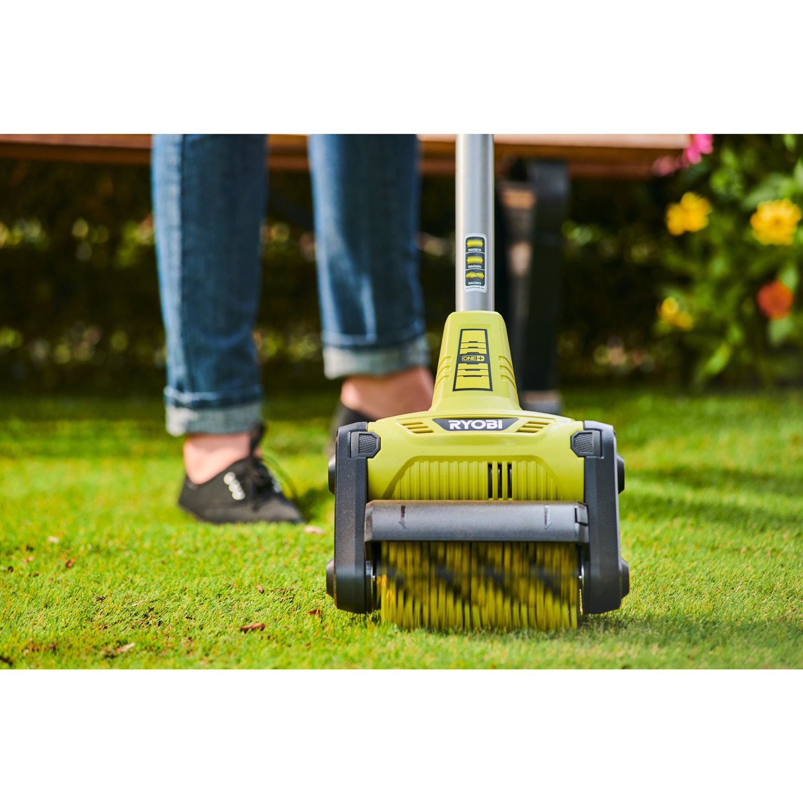 Curățător pardoseli cu perie universală 18V ONE+ Ryobi RY18PCB-0 - in utilizare 1