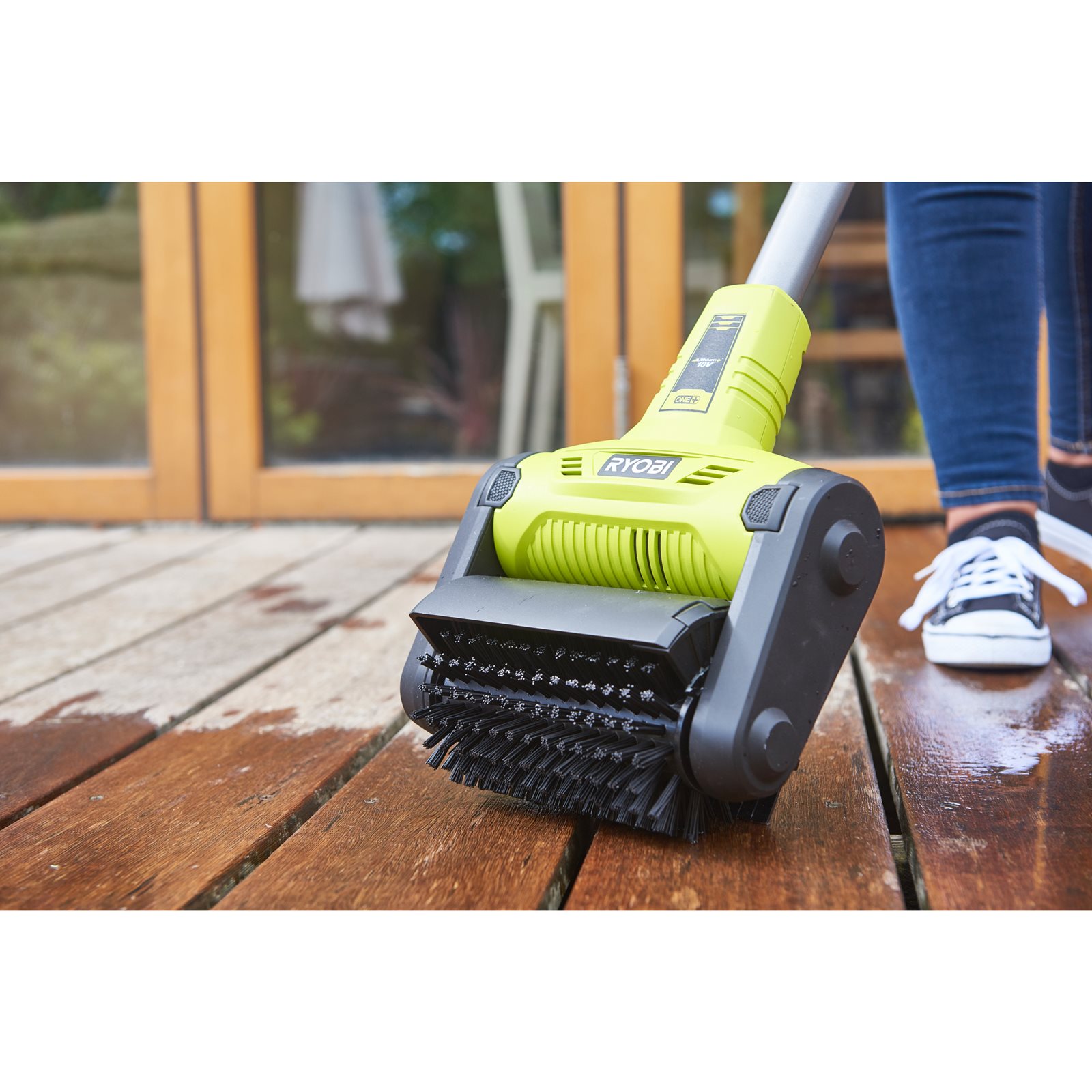 Curățător pardoseli cu perie universală 18V ONE+ Ryobi RY18PCB-0 - in utilizare 8