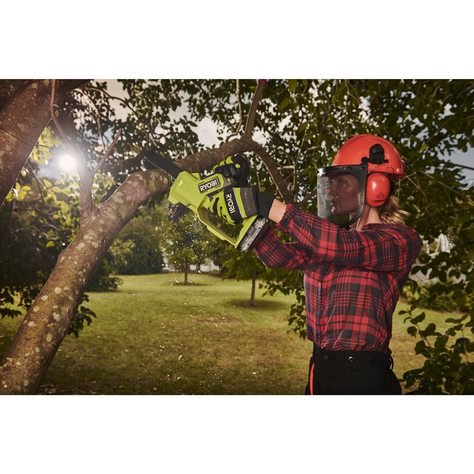 Fierăstrău de mână fără cablu de 18V de 15 cm, motor fără perii (1 x 2.0Ah) Ryobi RY18PS15A-120 - in utilizare 2
