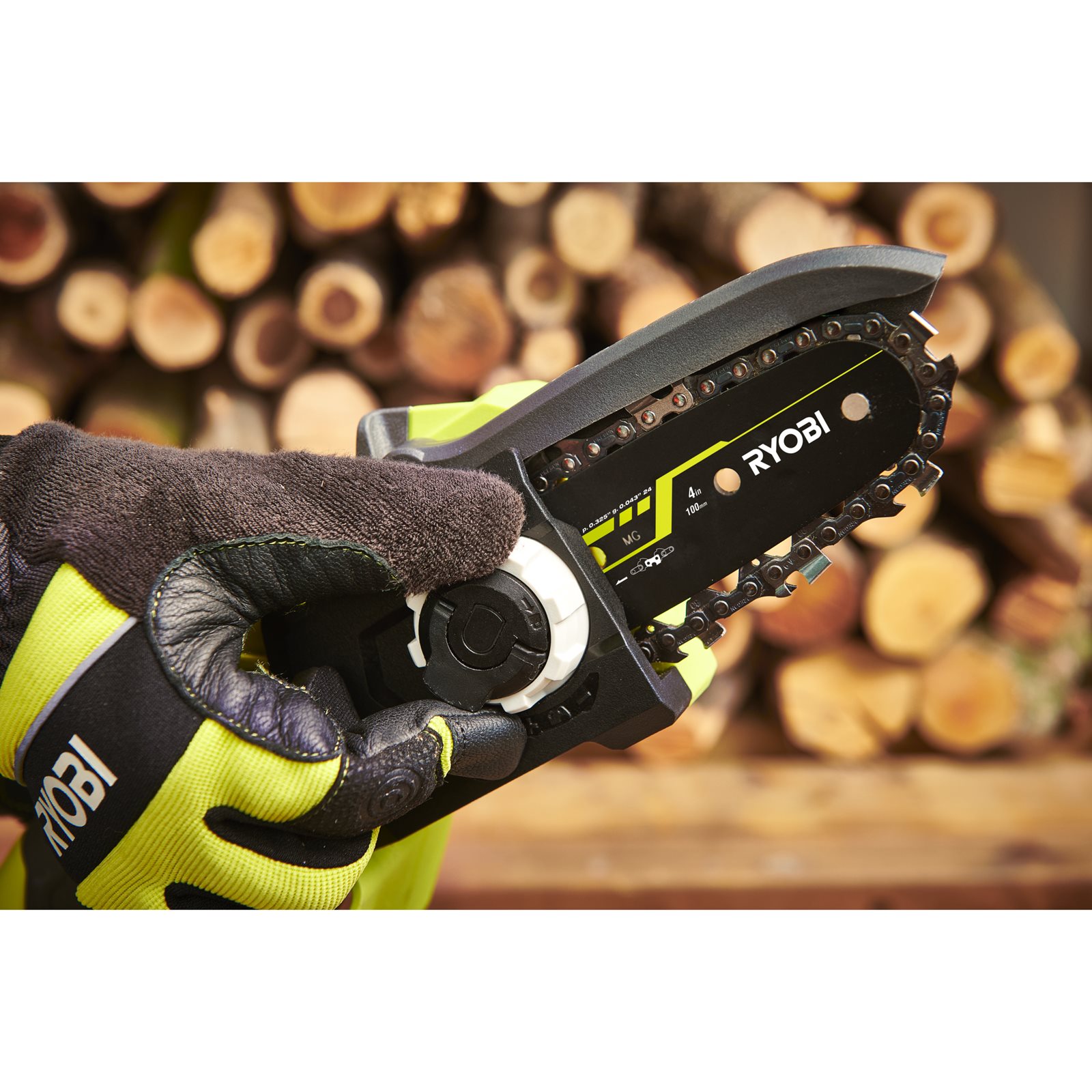 Fierăstrău de mână fără cablu 18V de 10 cm, cu motor fără perii Ryobi RY18PSX10A-0 - in utilizare 5