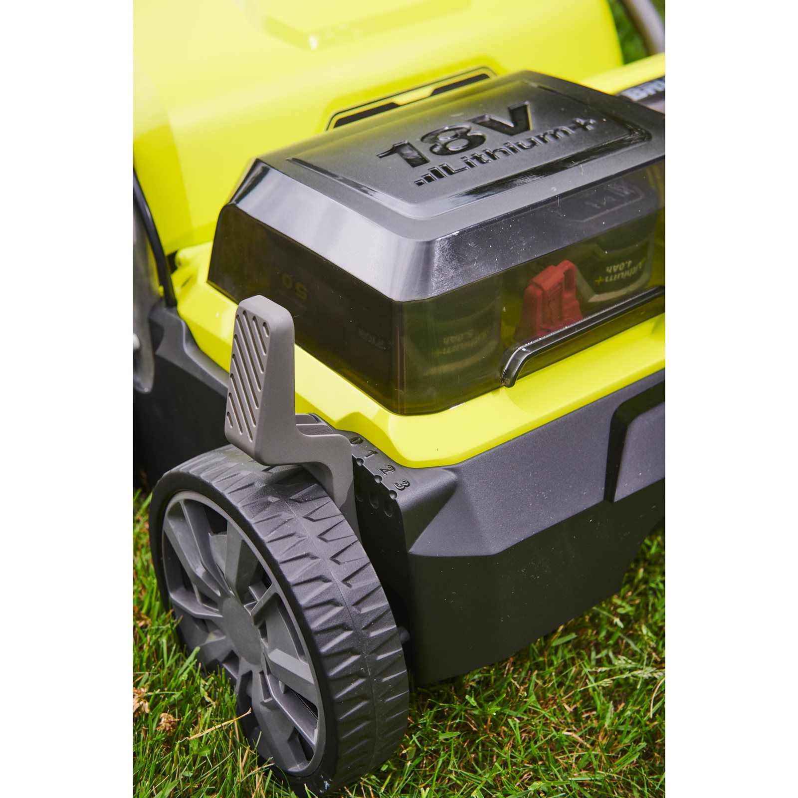 Scarificator & aerator 18V ONE+, motor fără perii, lățime 35cm (2 x 4,0 Ah) Ryobi RY18SFX35A-240 - detaliu 1