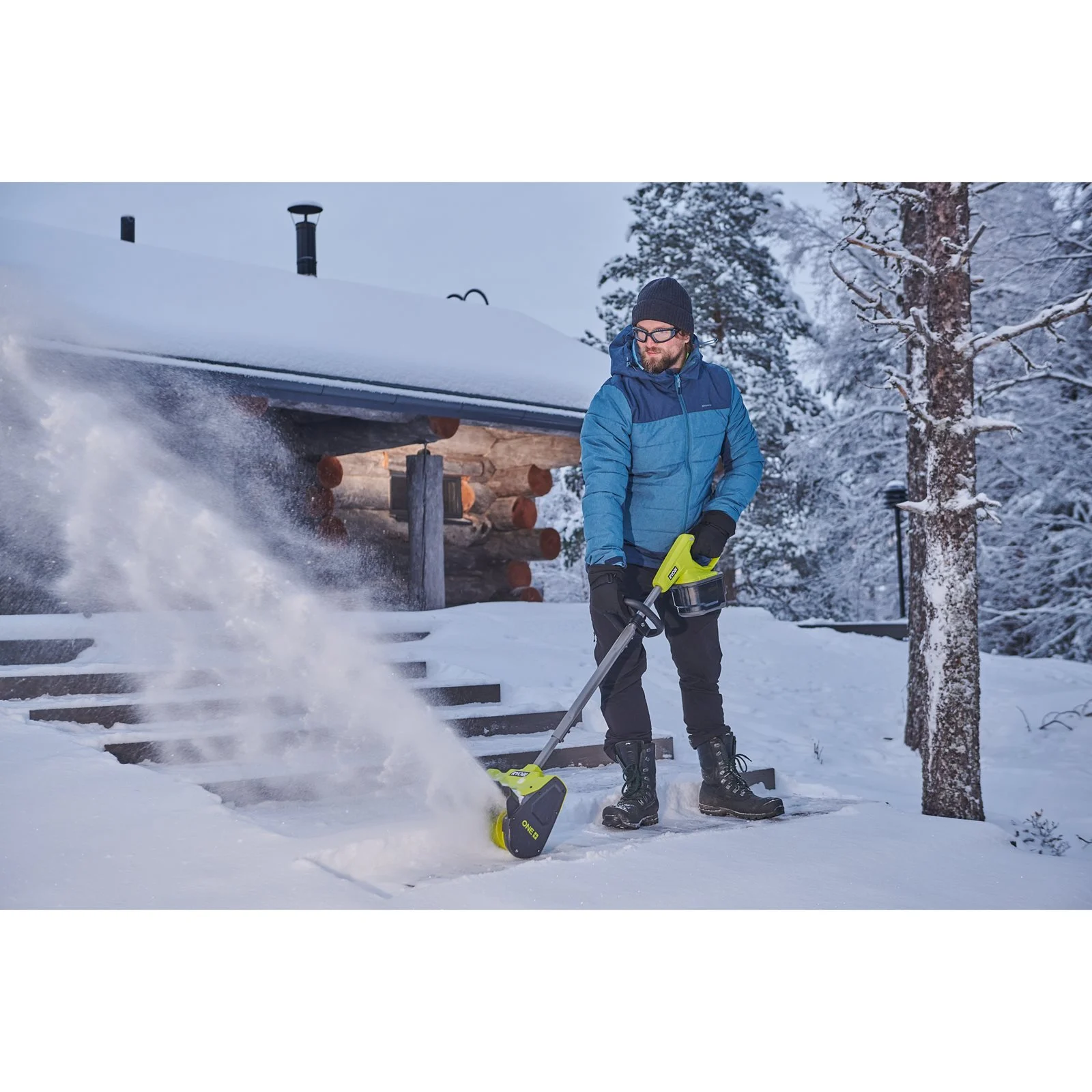 Lopată pentru zapadă 18V ONE+, lățime 25cm Ryobi RY18ST25A-0 - in utilizare 1