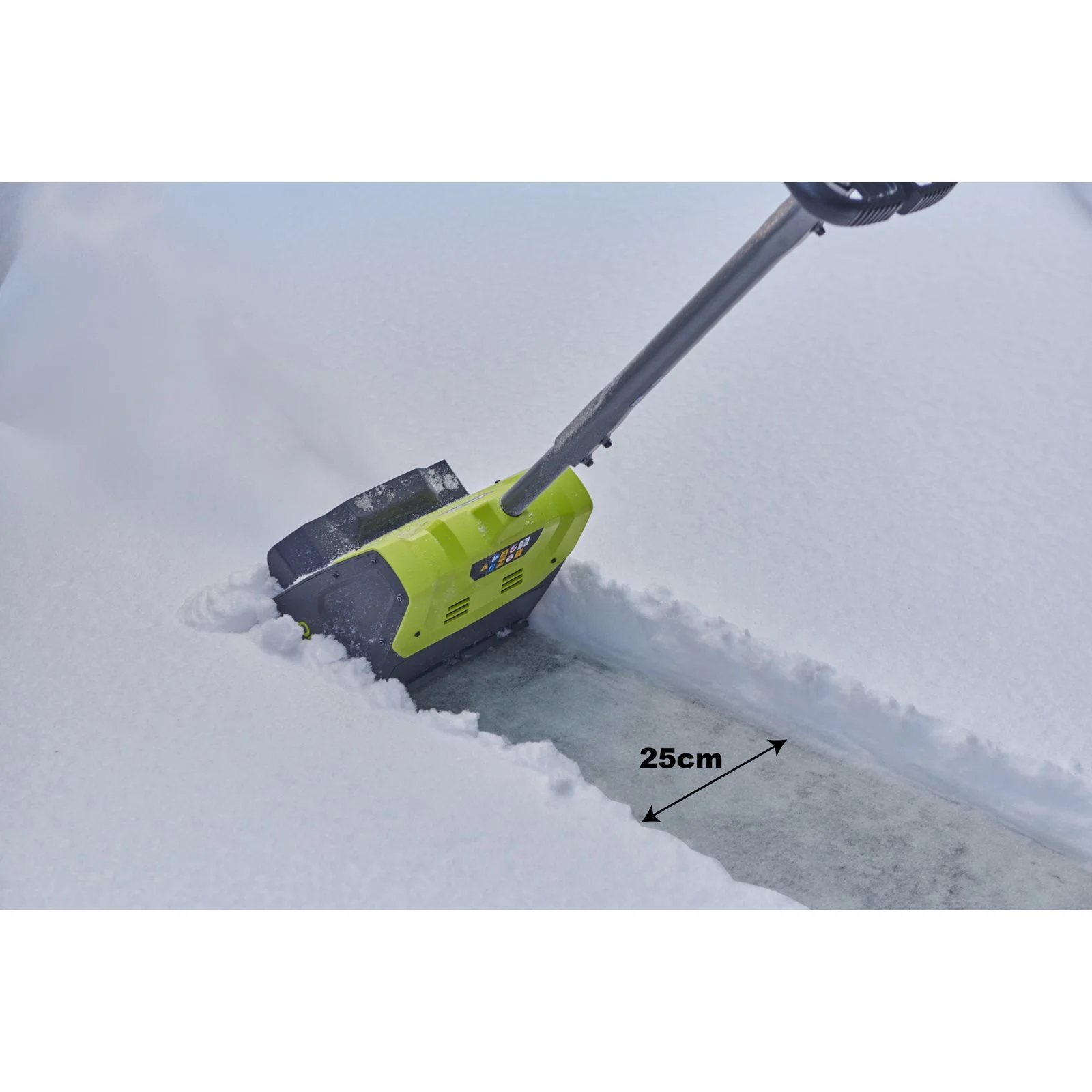 Lopată pentru zapadă 18V ONE+, lățime 25cm Ryobi RY18ST25A-0 - in utilizare 6