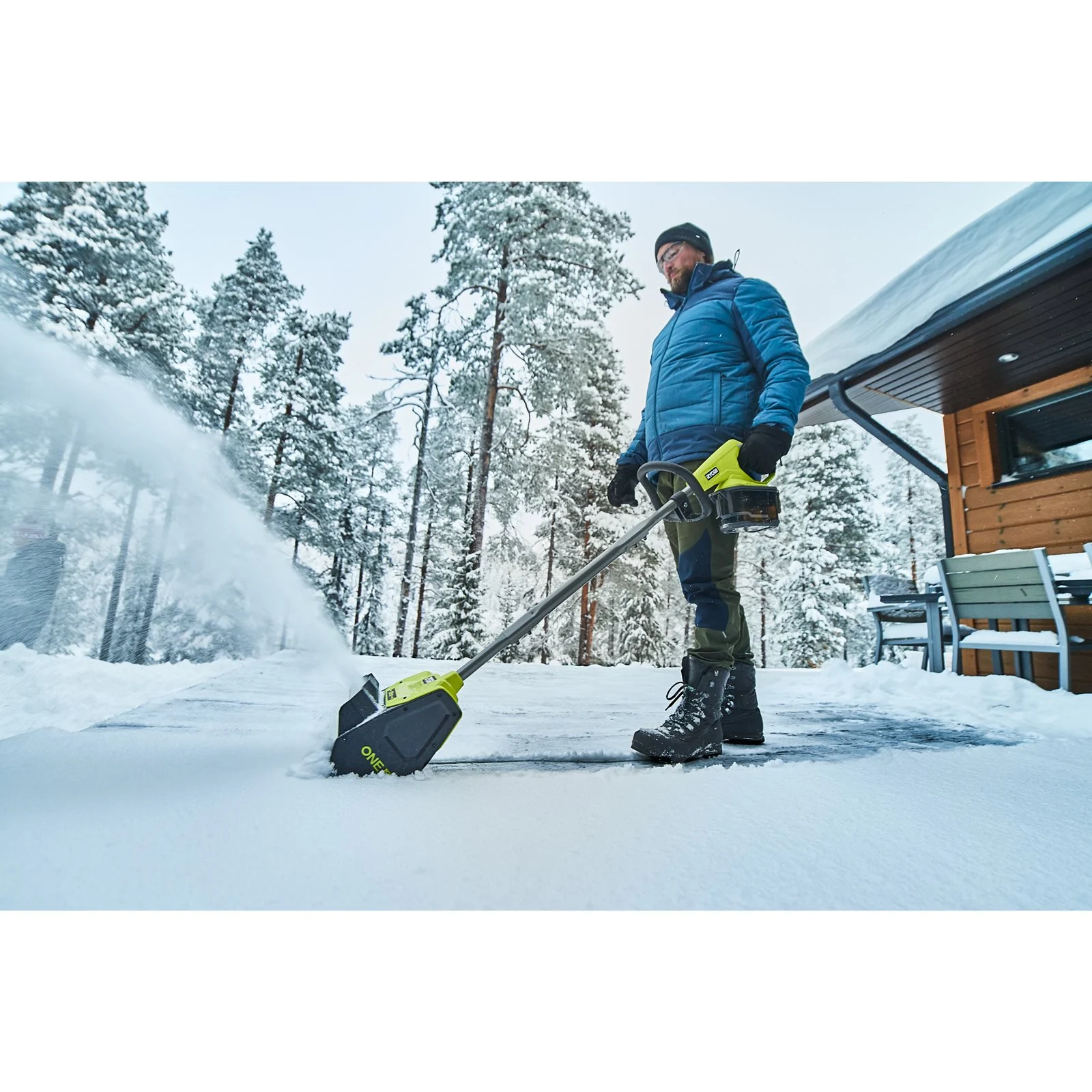 Lopată pentru zapadă 18V ONE+, lățime 25cm Ryobi RY18ST25A-0 - in utilizare 7