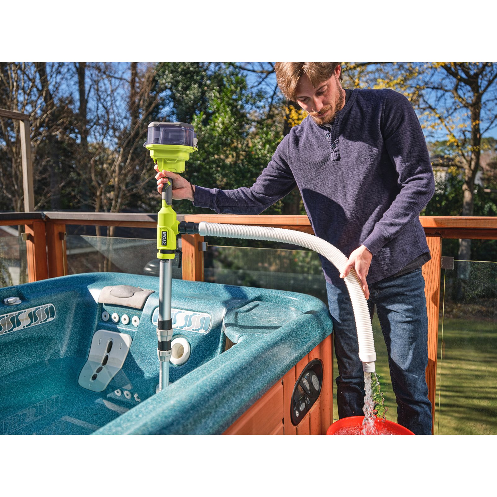 Pompă telescopică pentru apă curată 18V ONE+ Ryobi RY18STPA-0 - in utilizare 3