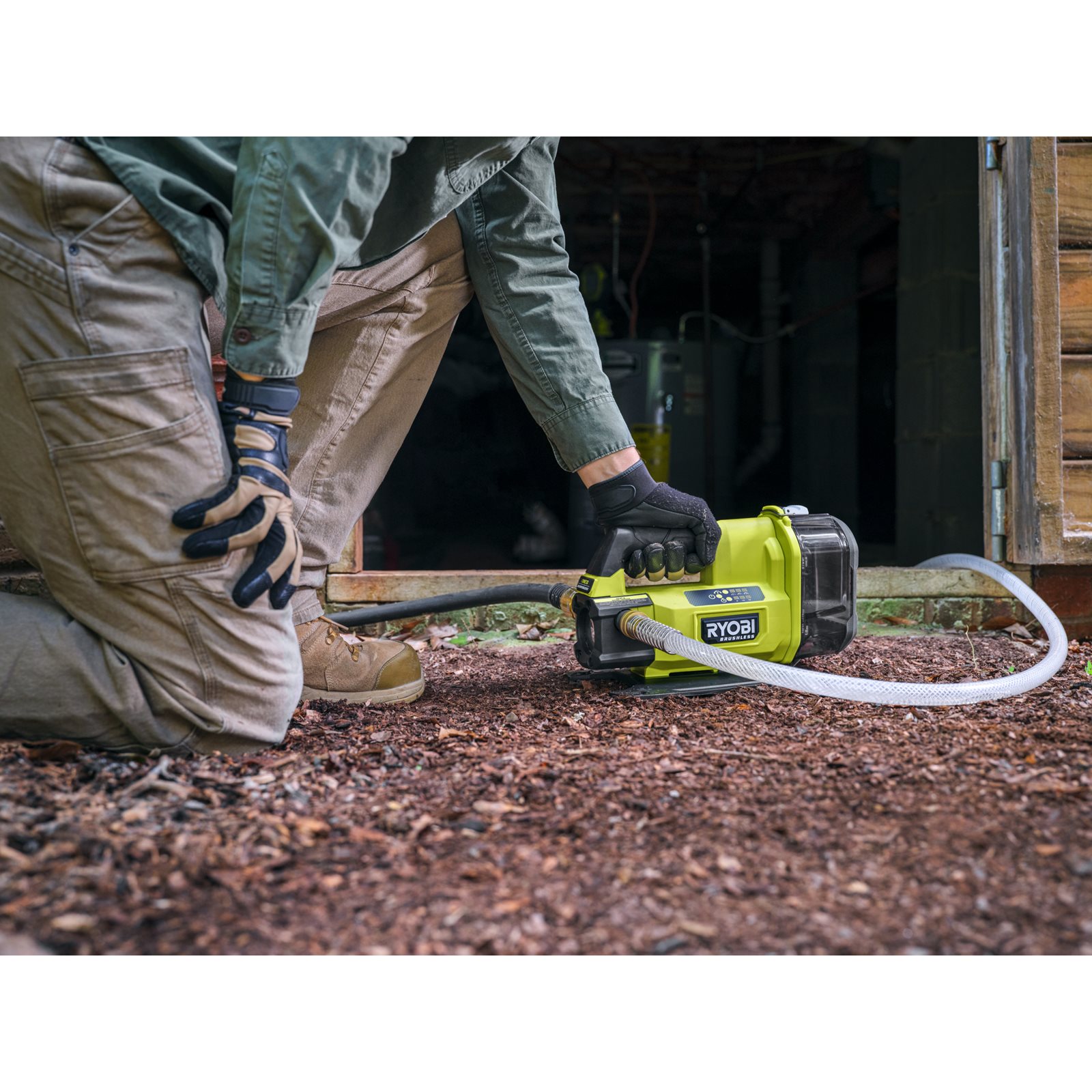Pompă de transfer apă 18V ONE+ Ryobi RY18TPXA-0 - in utilizare 4