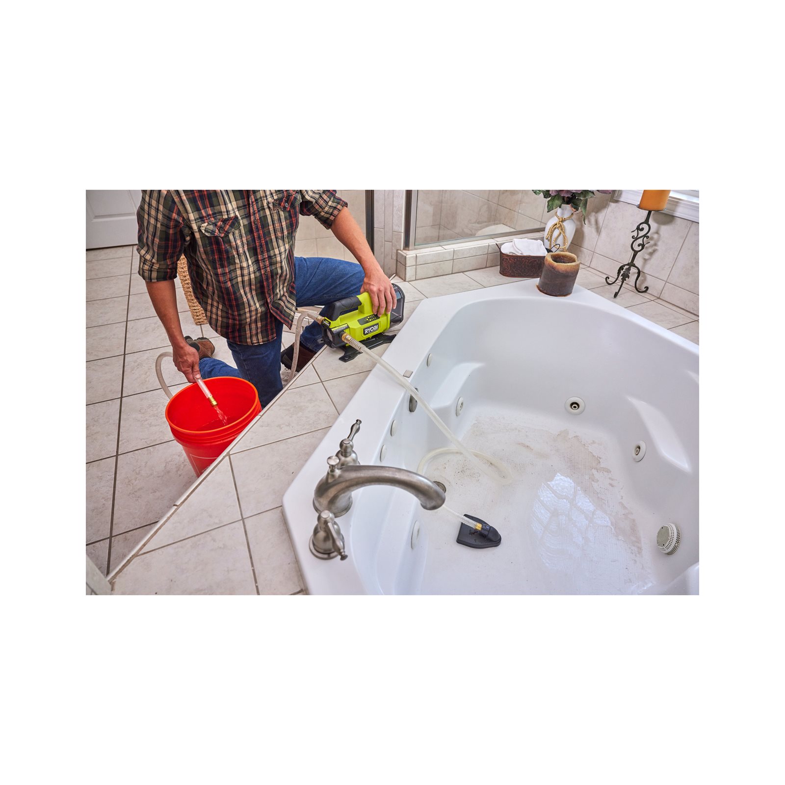 Pompă de transfer apă 18V ONE+ Ryobi RY18TPXA-0 - in utilizare 5