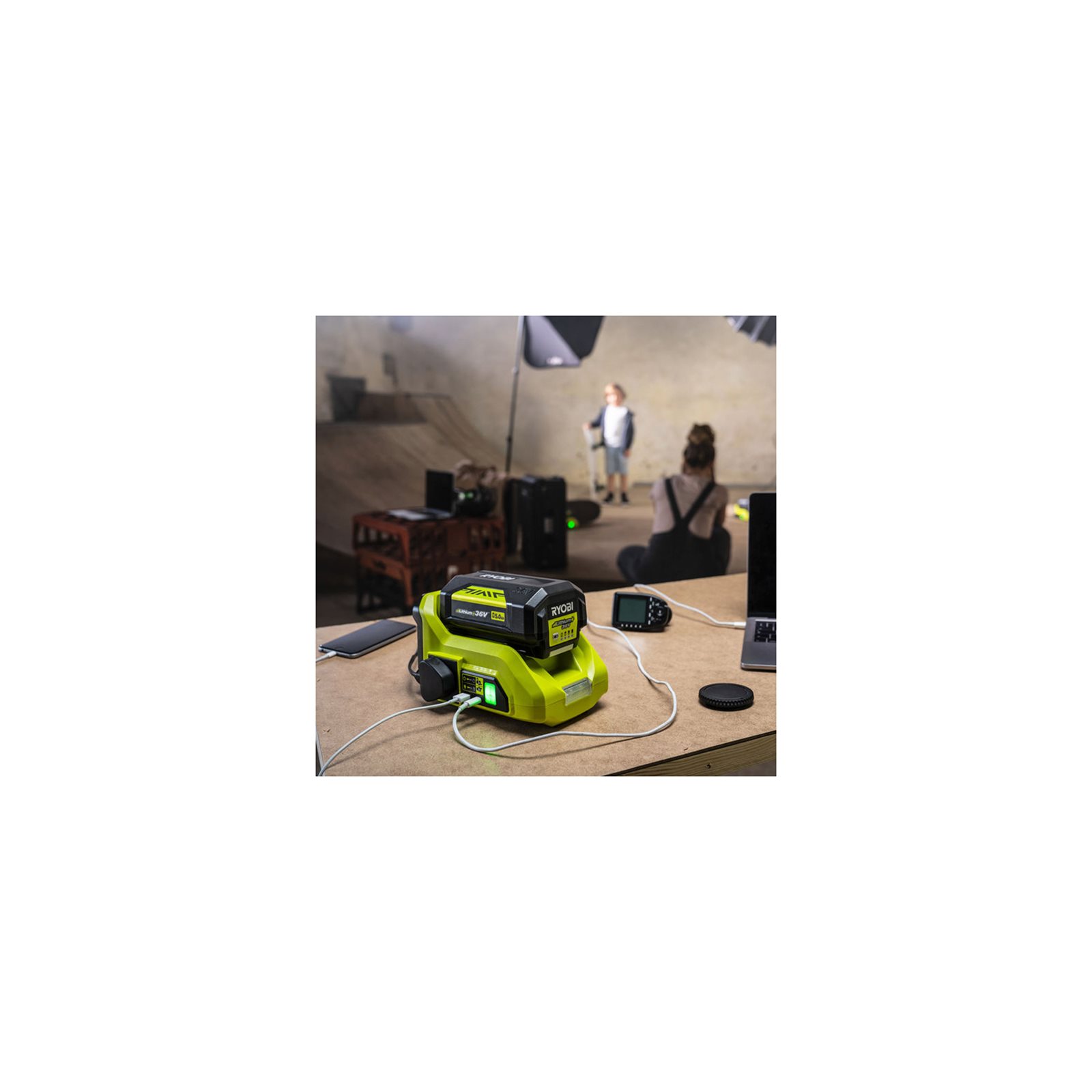 Invertor 36V MAX POWER 300W Ryobi RY36BI300A-0 - in utilizare 3