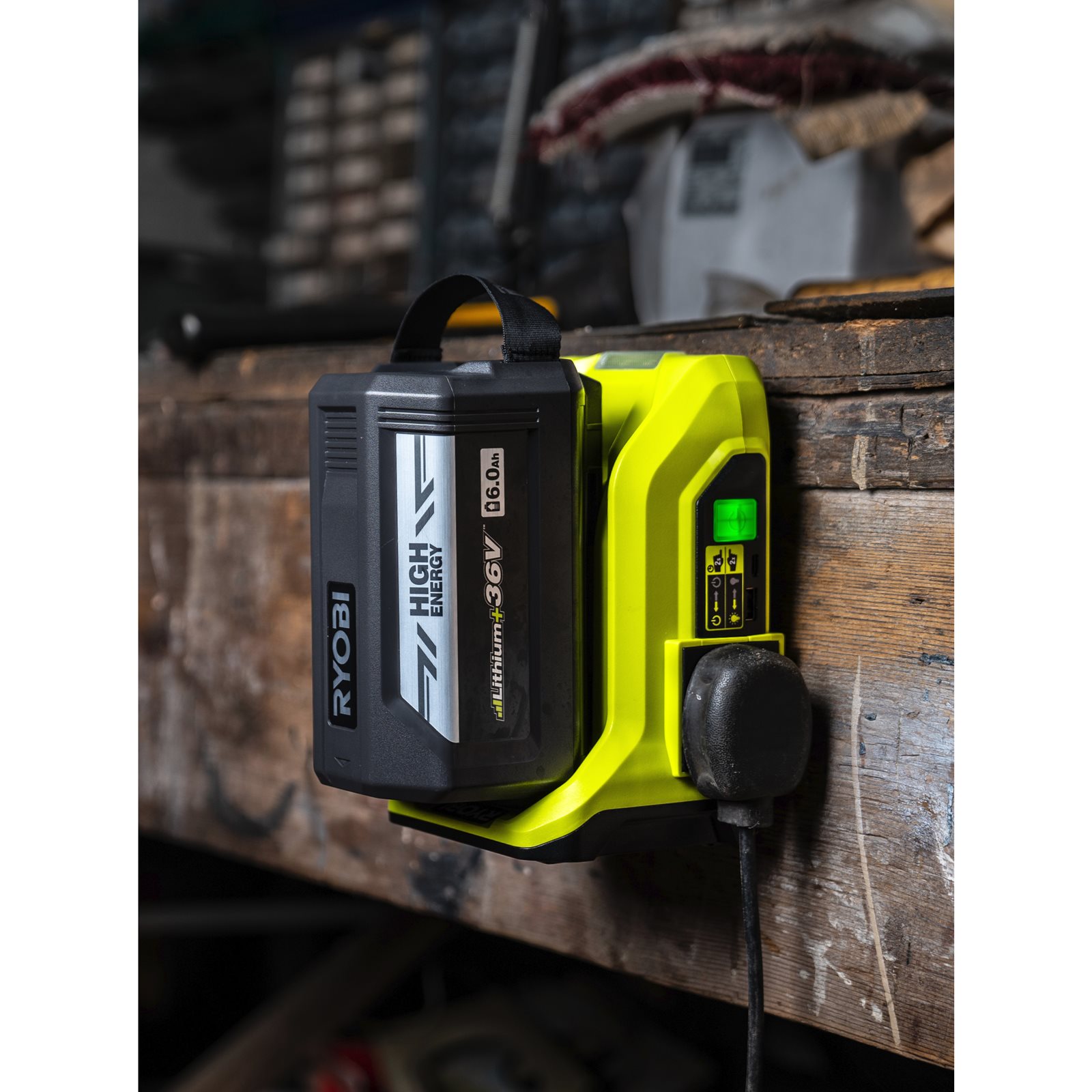 Invertor 36V MAX POWER 300W Ryobi RY36BI300A-0 - in utilizare 5
