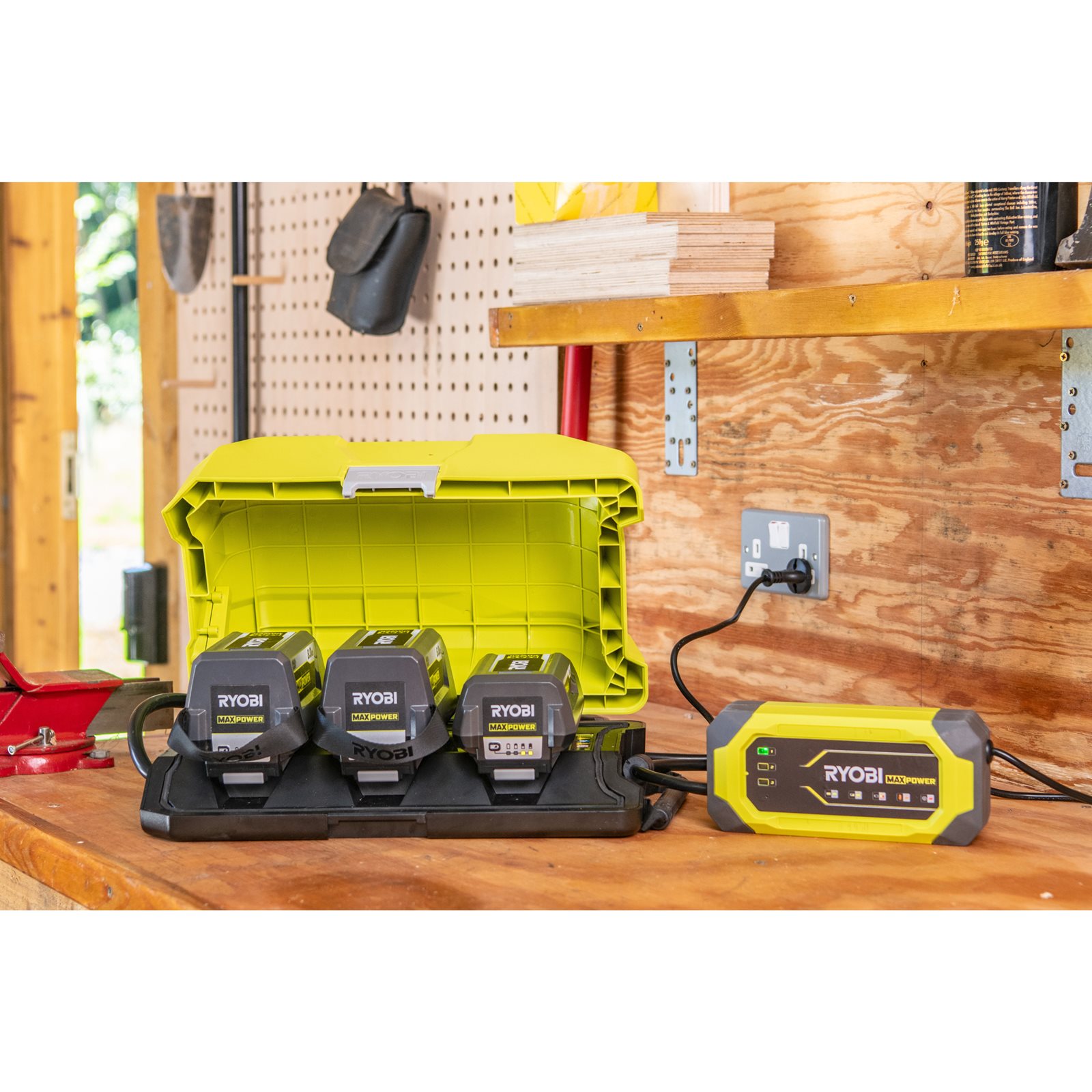 Seturi acumulatori și încărcătoare 36V MAX POWER Ryobi RY36BP3PA-0 - in utilizare 3