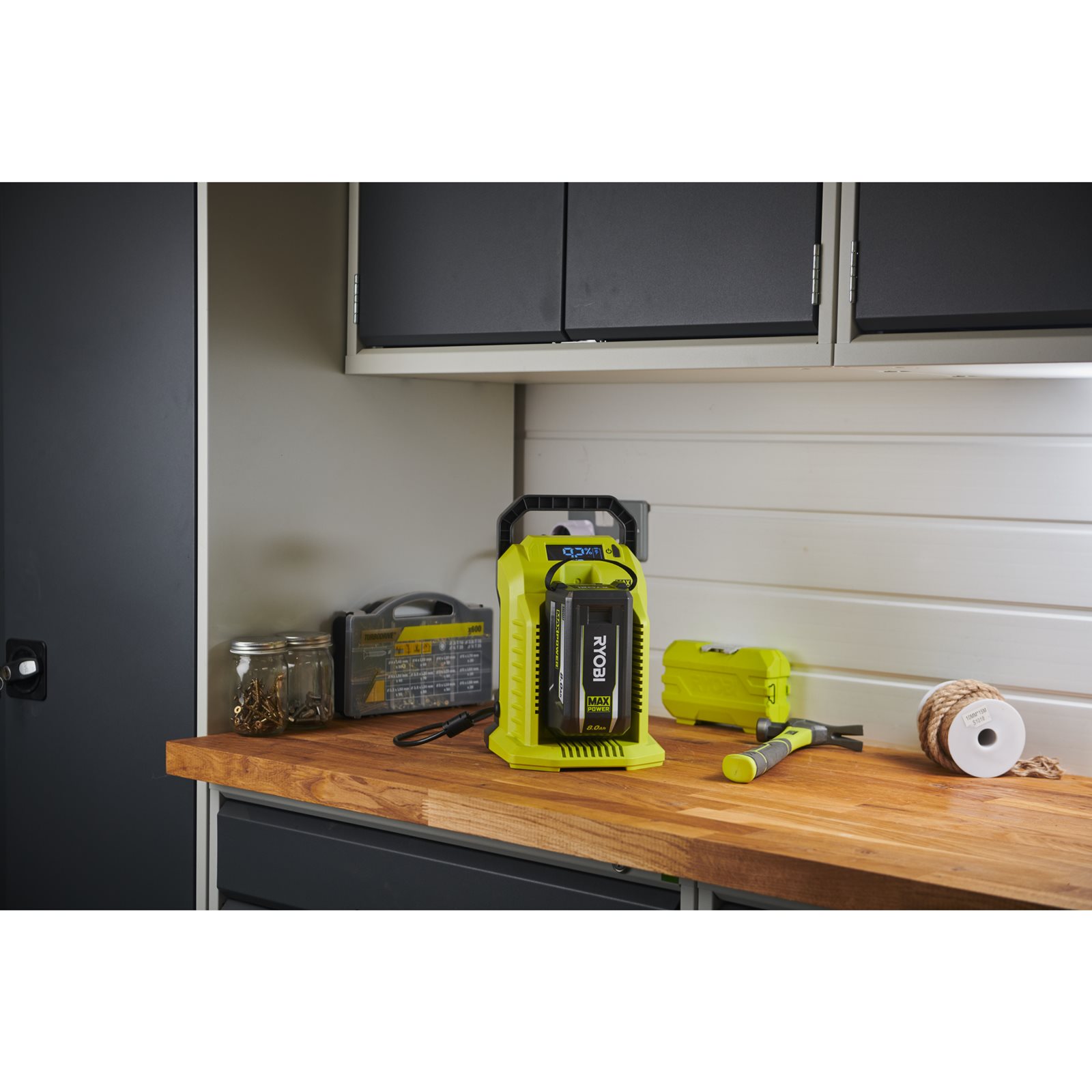 Încărcător Rapid MAX POWER 10A Ryobi RY36C10A-0 - in utilizare 2