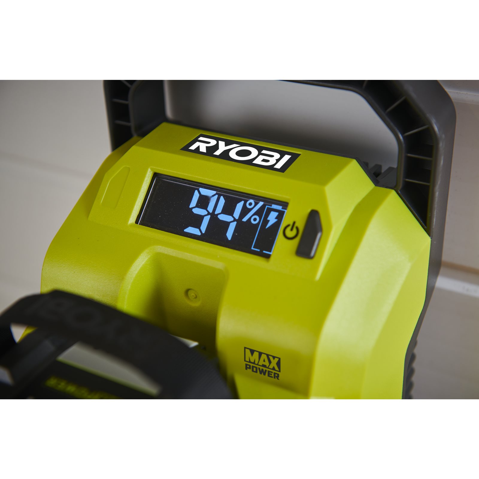 Încărcător Rapid MAX POWER 10A Ryobi RY36C10A-0 - in utilizare 4