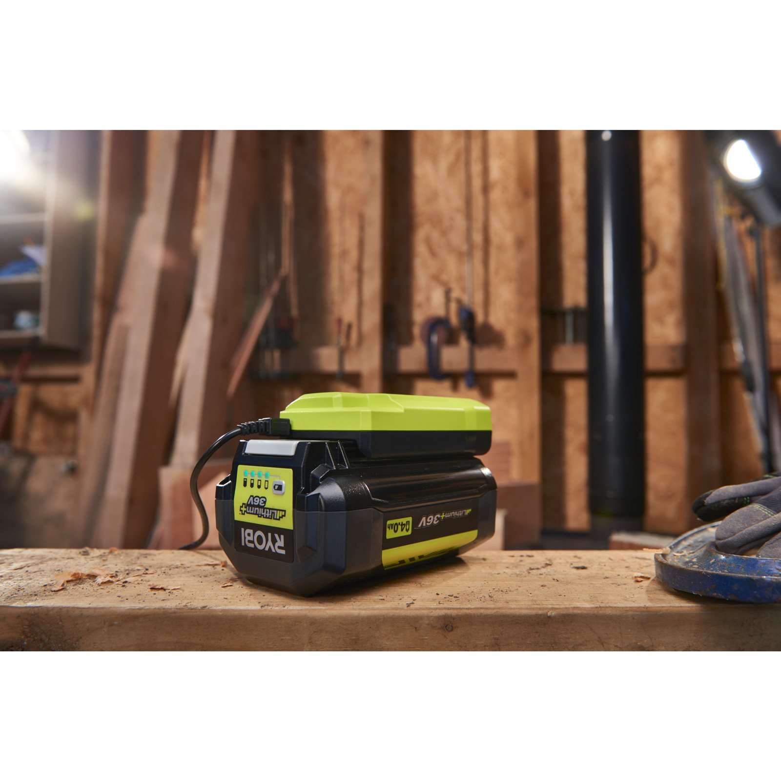 Încărcător 36V MAX POWER Ryobi RY36C17A - in utilizare 1