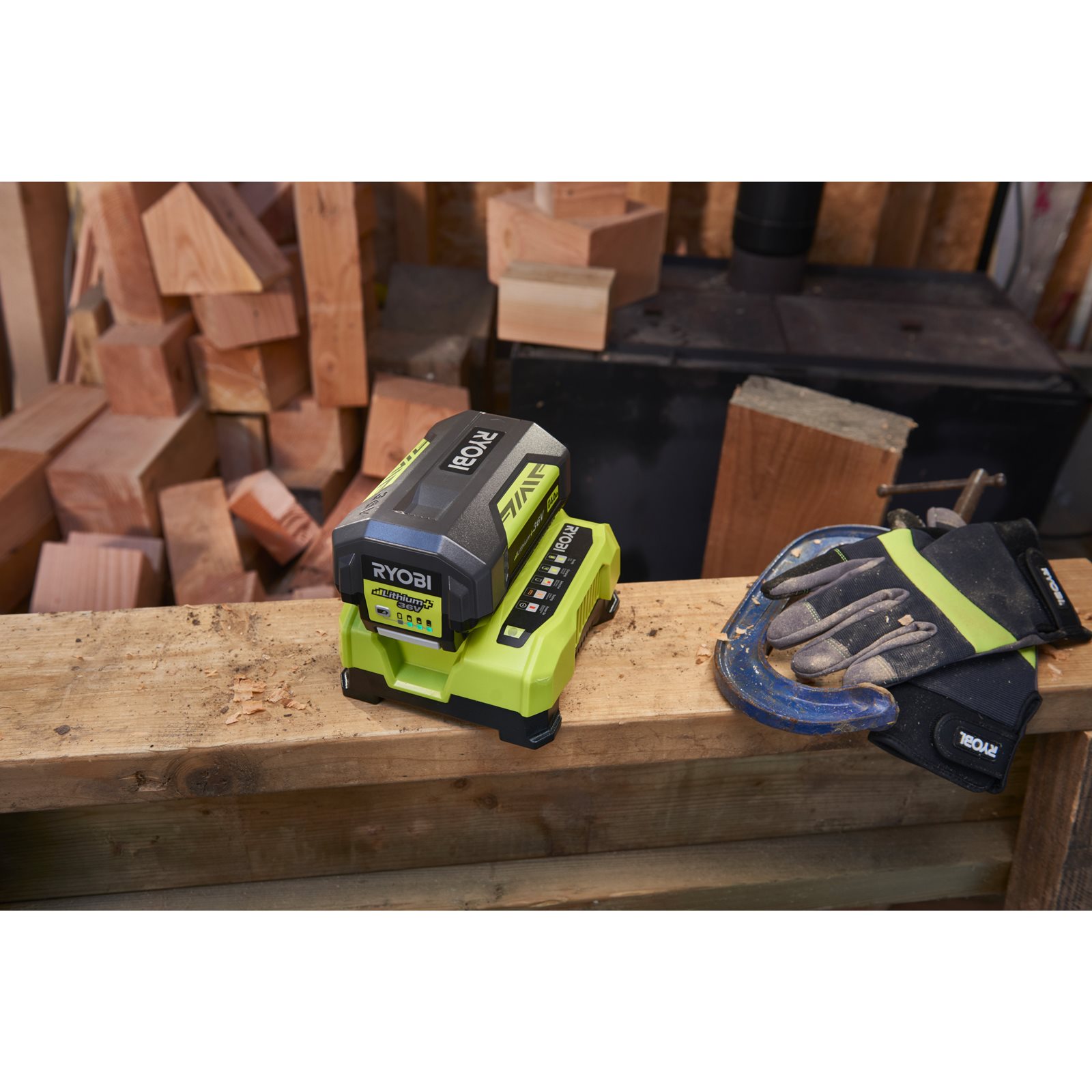 Încărcător rapid 36V MAX POWER Ryobi RY36C60A - in utilizare 4