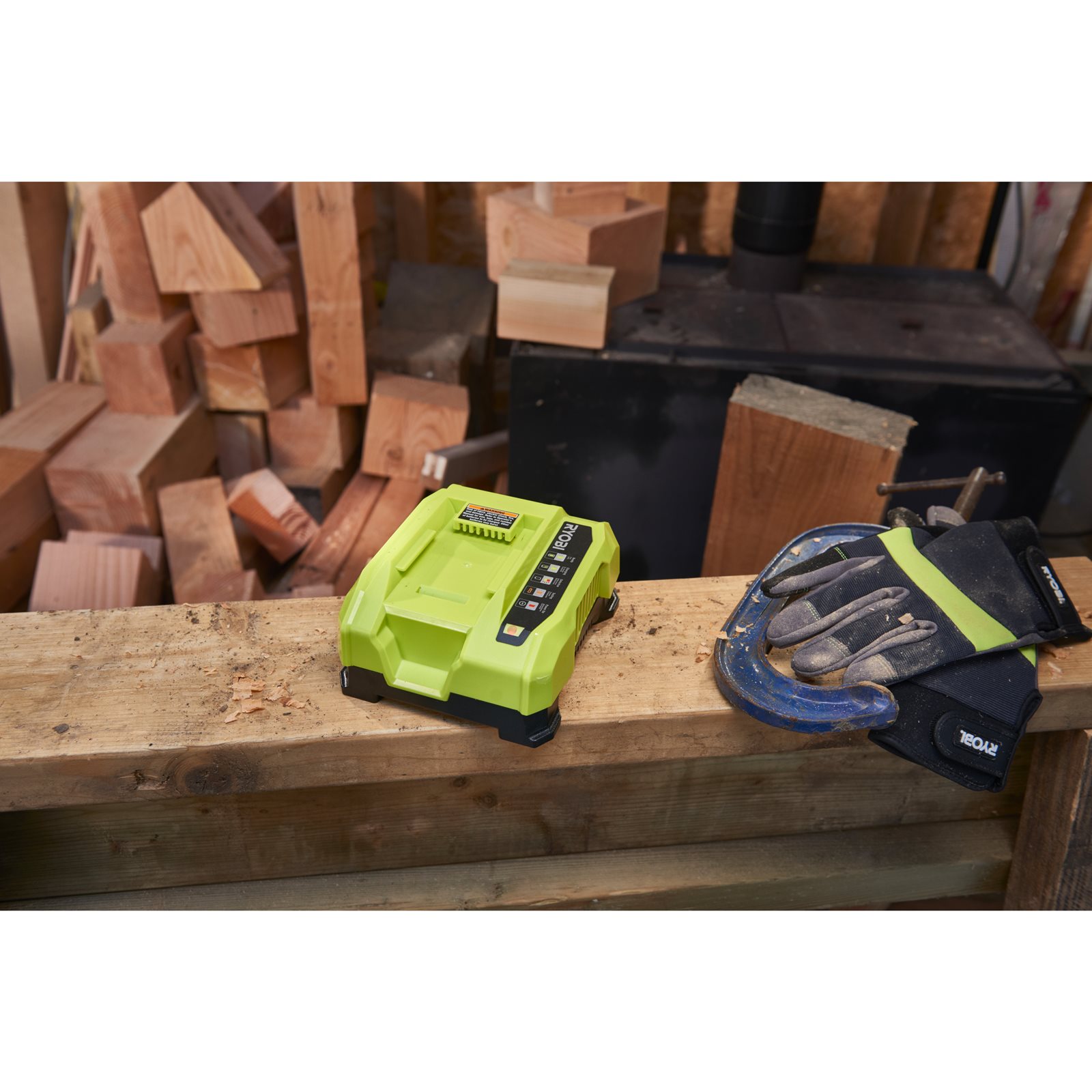 Încărcător rapid 36V MAX POWER Ryobi RY36C60A - in utilizare 5