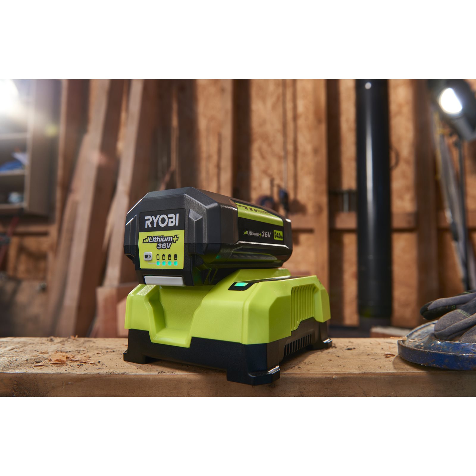 Încărcător rapid 36V MAX POWER Ryobi RY36C60A - in utilizare 6