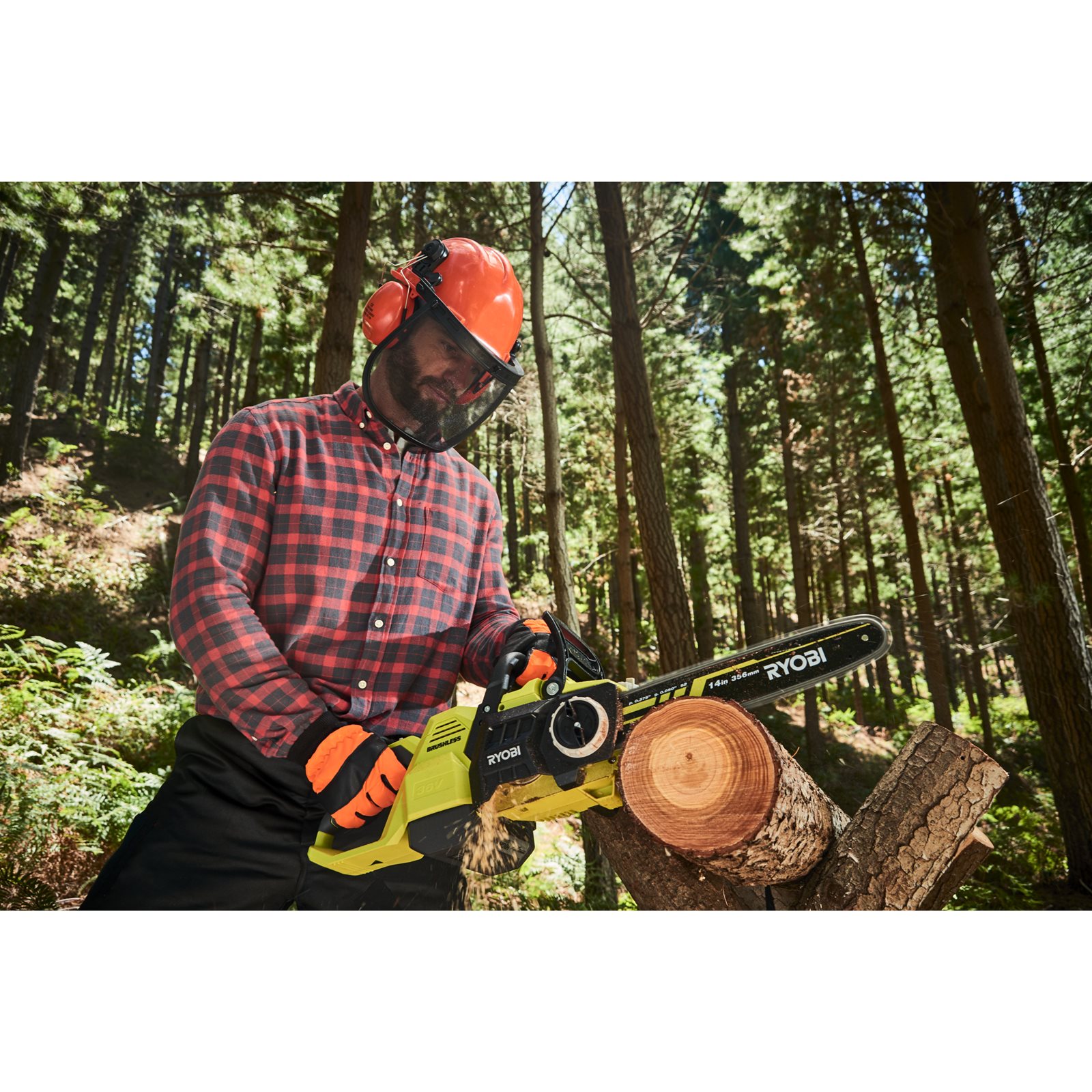 Fierăstrău cu lanț 36V MAX POWER , motor fără perii, lamă 35cm (1 x 5,0Ah) Ryobi RY36CSX35A-150 - in utilizare 5