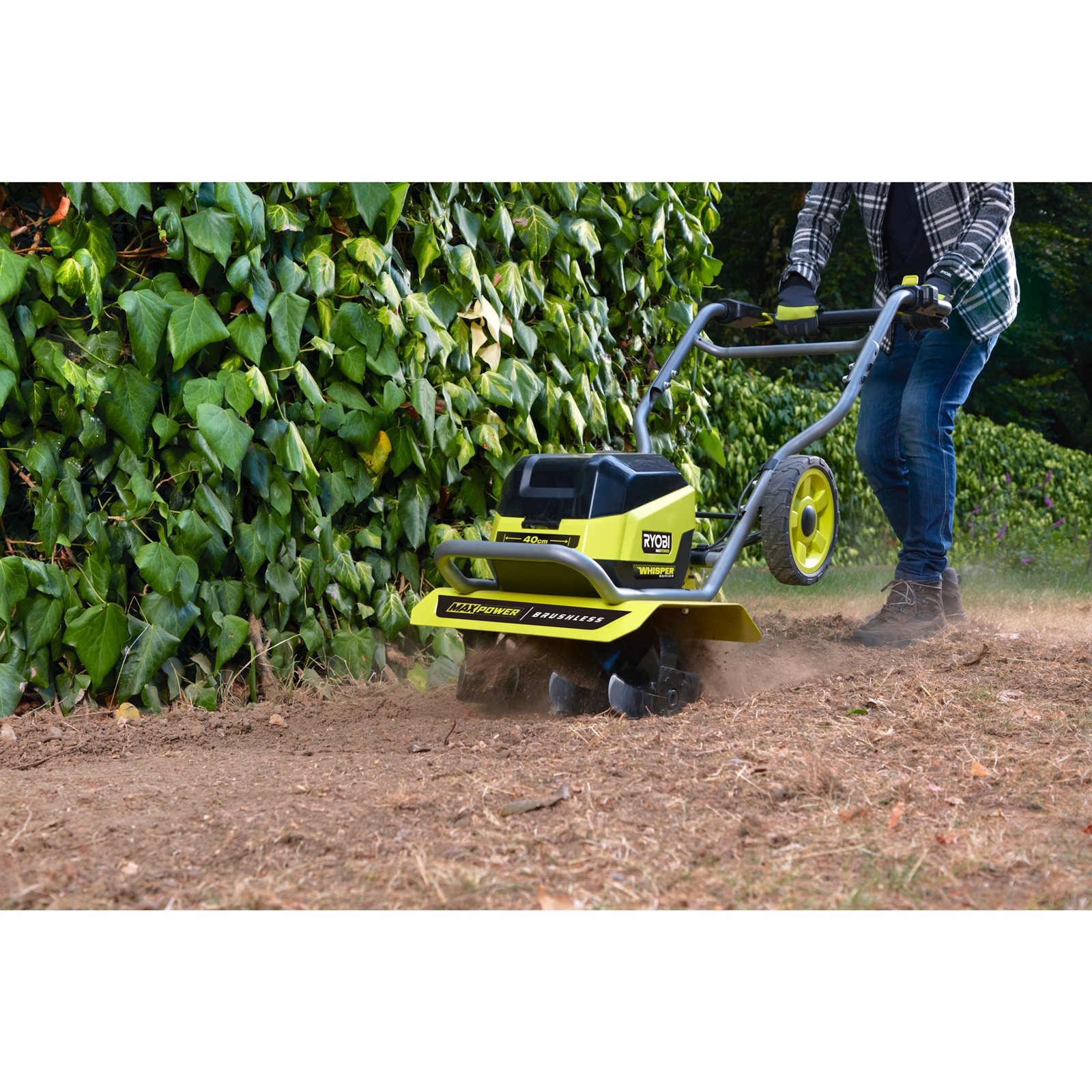 Motocultor MaxPower 36V Whisper, motor fără perii Ryobi RY36CVXA-0 - in utilizare 1