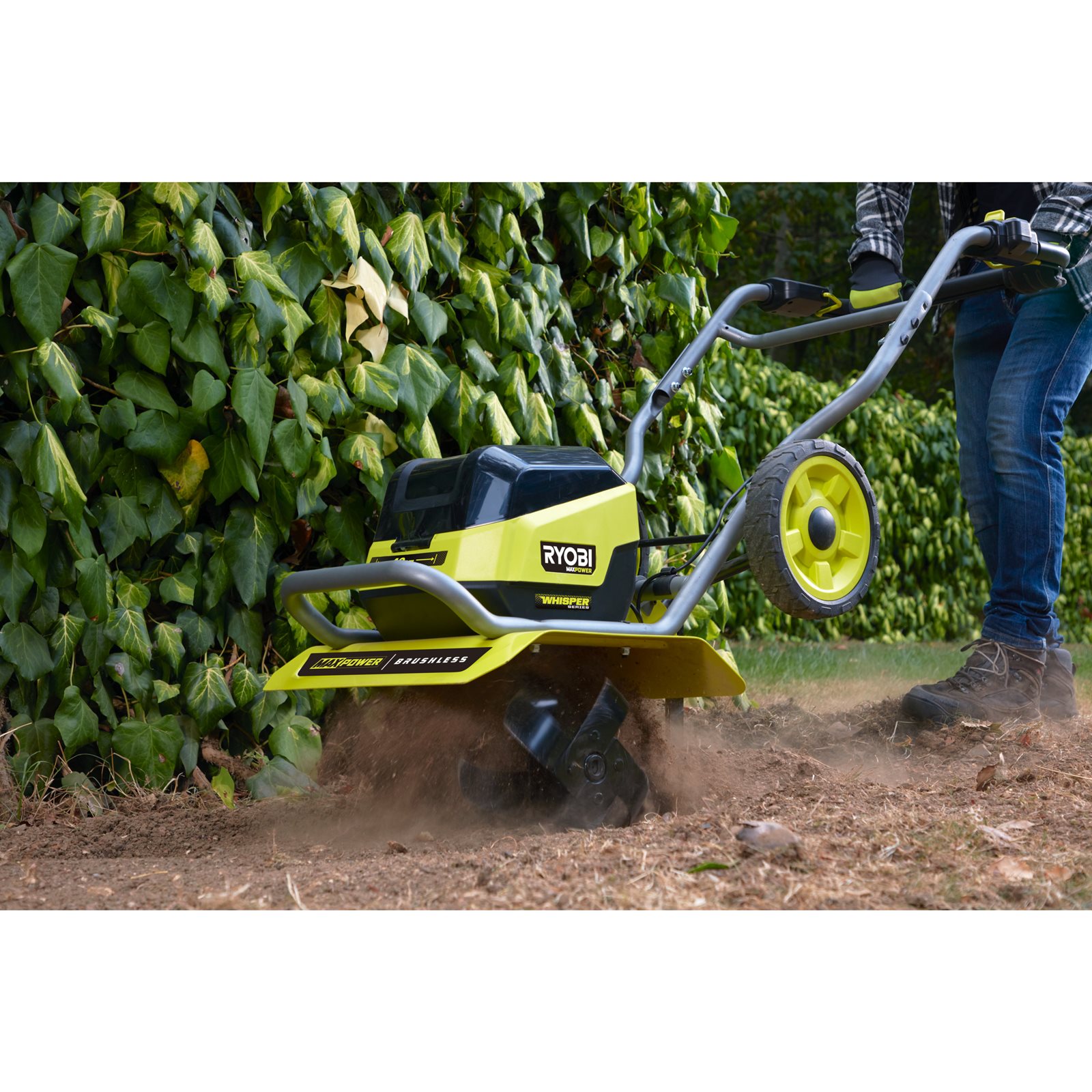 Motocultor MaxPower 36V Whisper, motor fără perii Ryobi RY36CVXA-0 - in utilizare 4