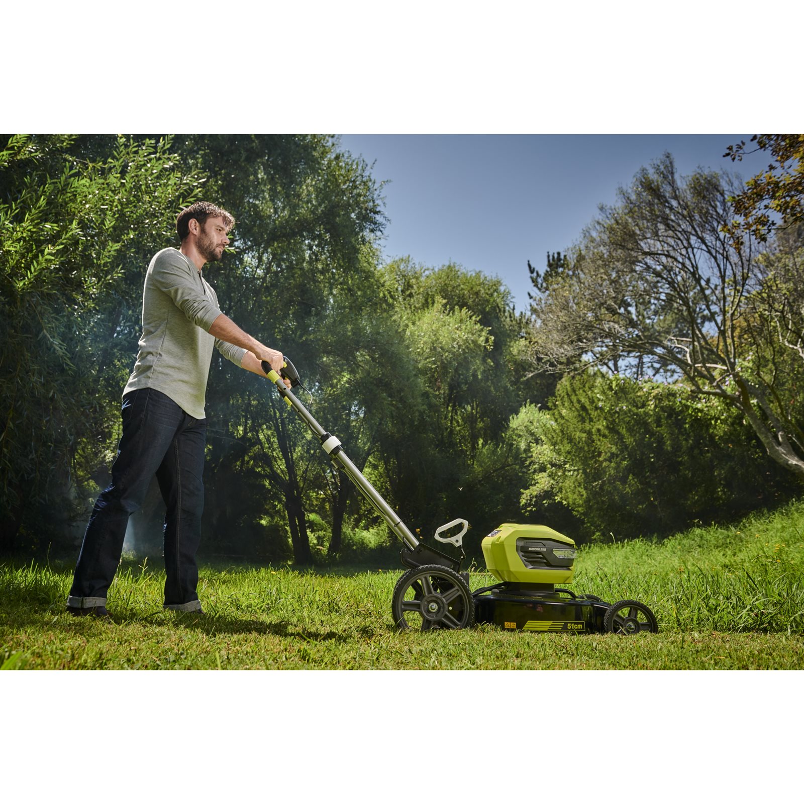 Mașină de tuns gazon / mulcire 36V MAX POWER, motor fără perii, punte 51cm (1 x 4.0Ah) Ryobi RY36LMMX51A-140 - in utilizare 1